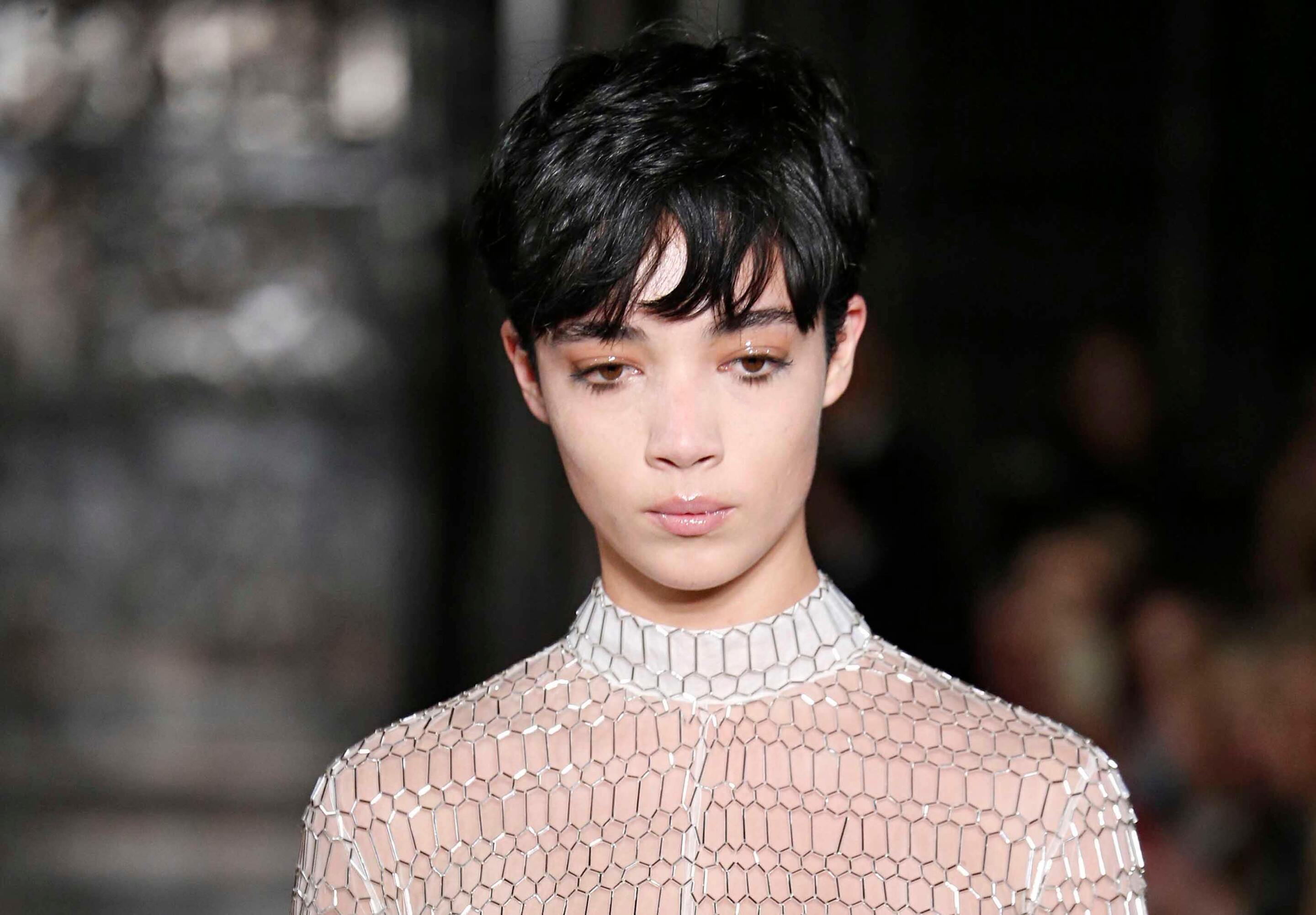 Model rambut pixie pendek ala supermodel. (Foto: Indigitalimages.com)