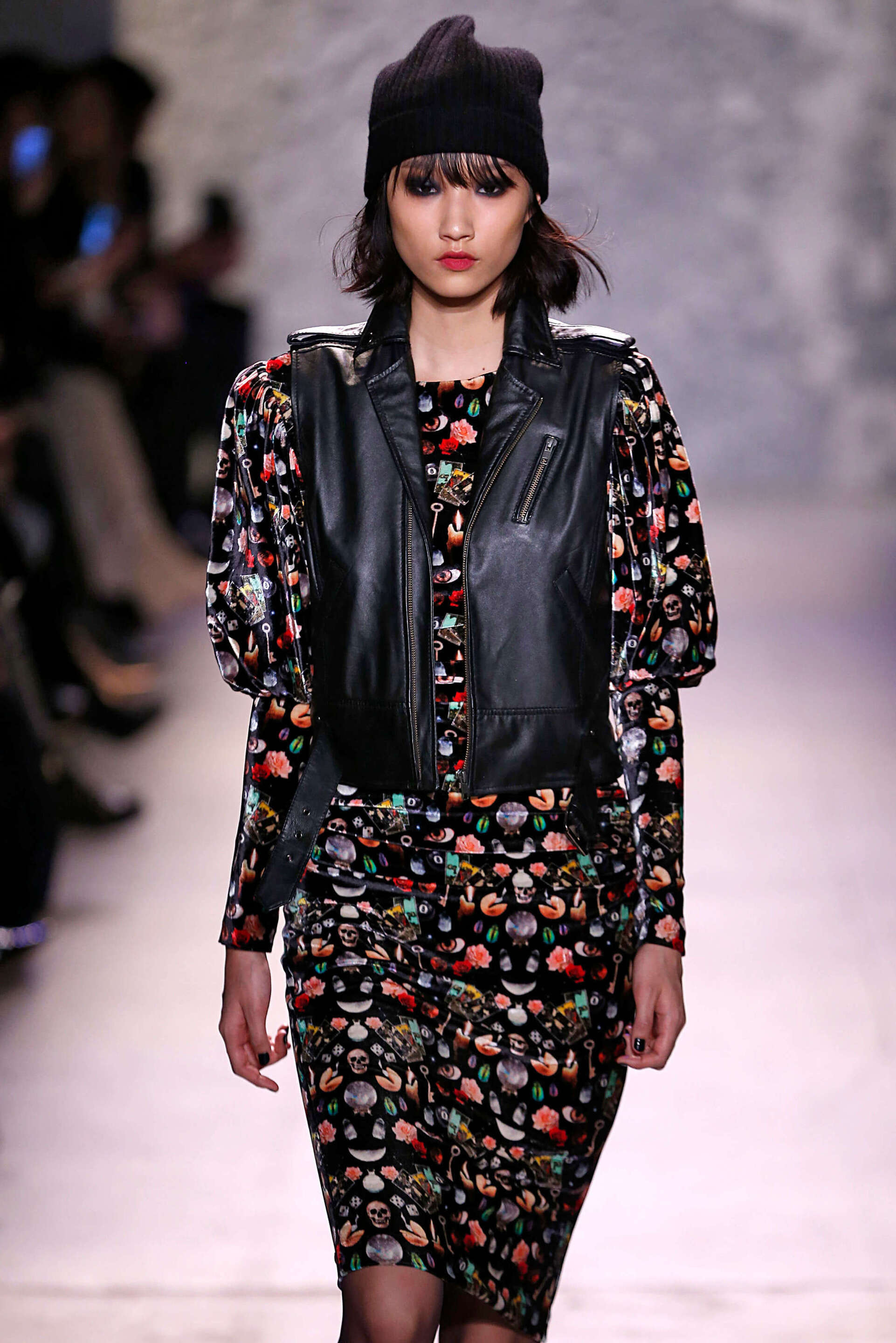 Bob grunge yang terlihat keren dengan beanie. (Foto: indigitalimages.com)