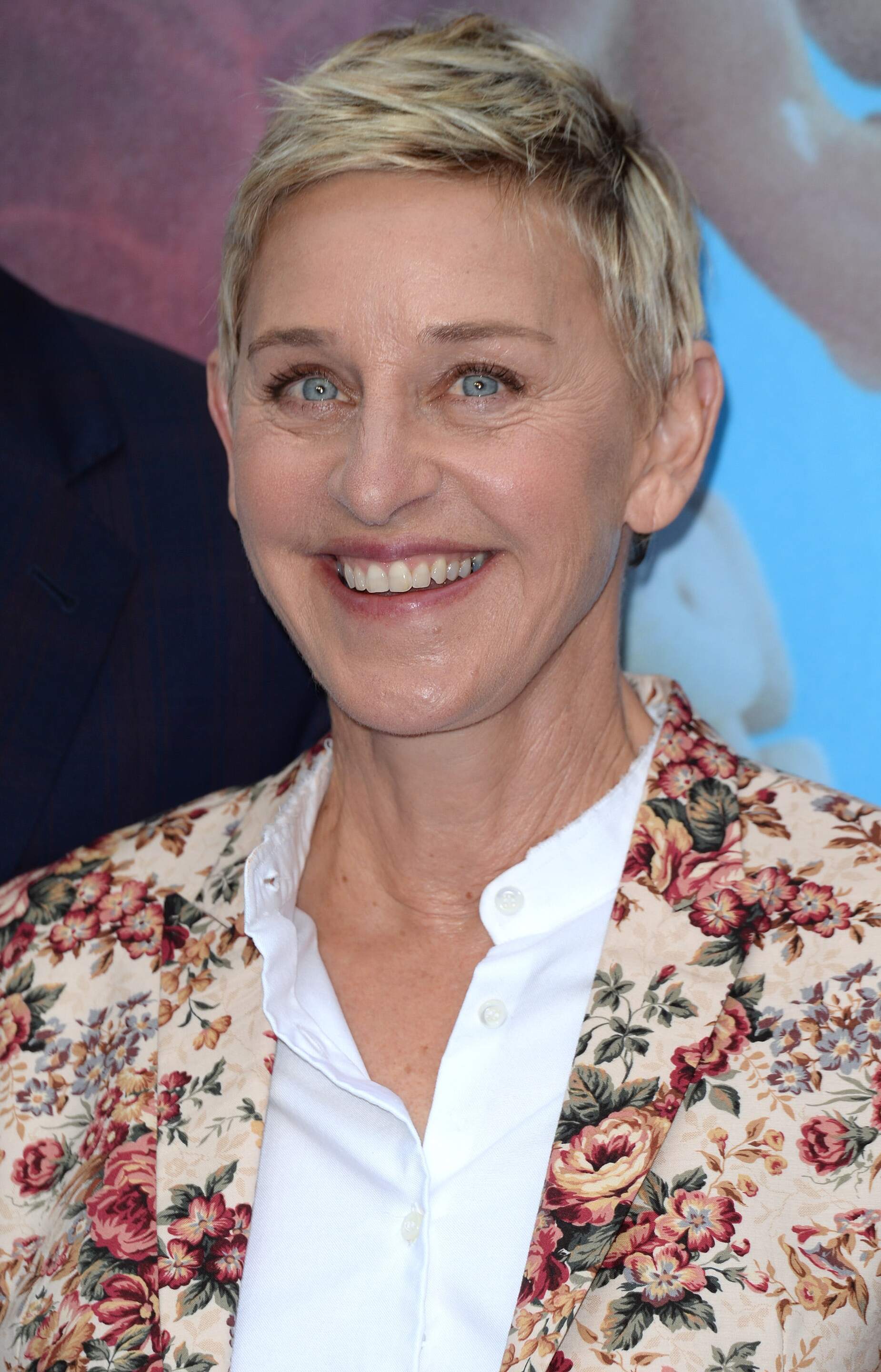 10 เทคนิค ทำผมลดอายุ กับ 43 ทรงผมผู้หญิงอายุ 50 ปี ดูสดใส อ่อนกว่าวัย