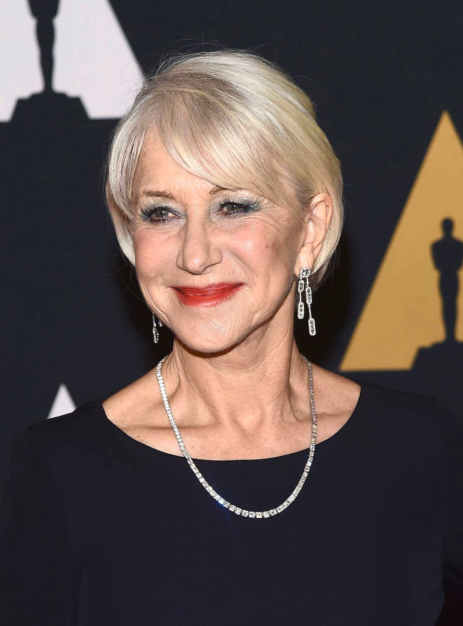 10 เทคนิค ทำผมลดอายุ กับ 43 ทรงผมผู้หญิงอายุ 50 ปี ดูสดใส อ่อนกว่าวัย