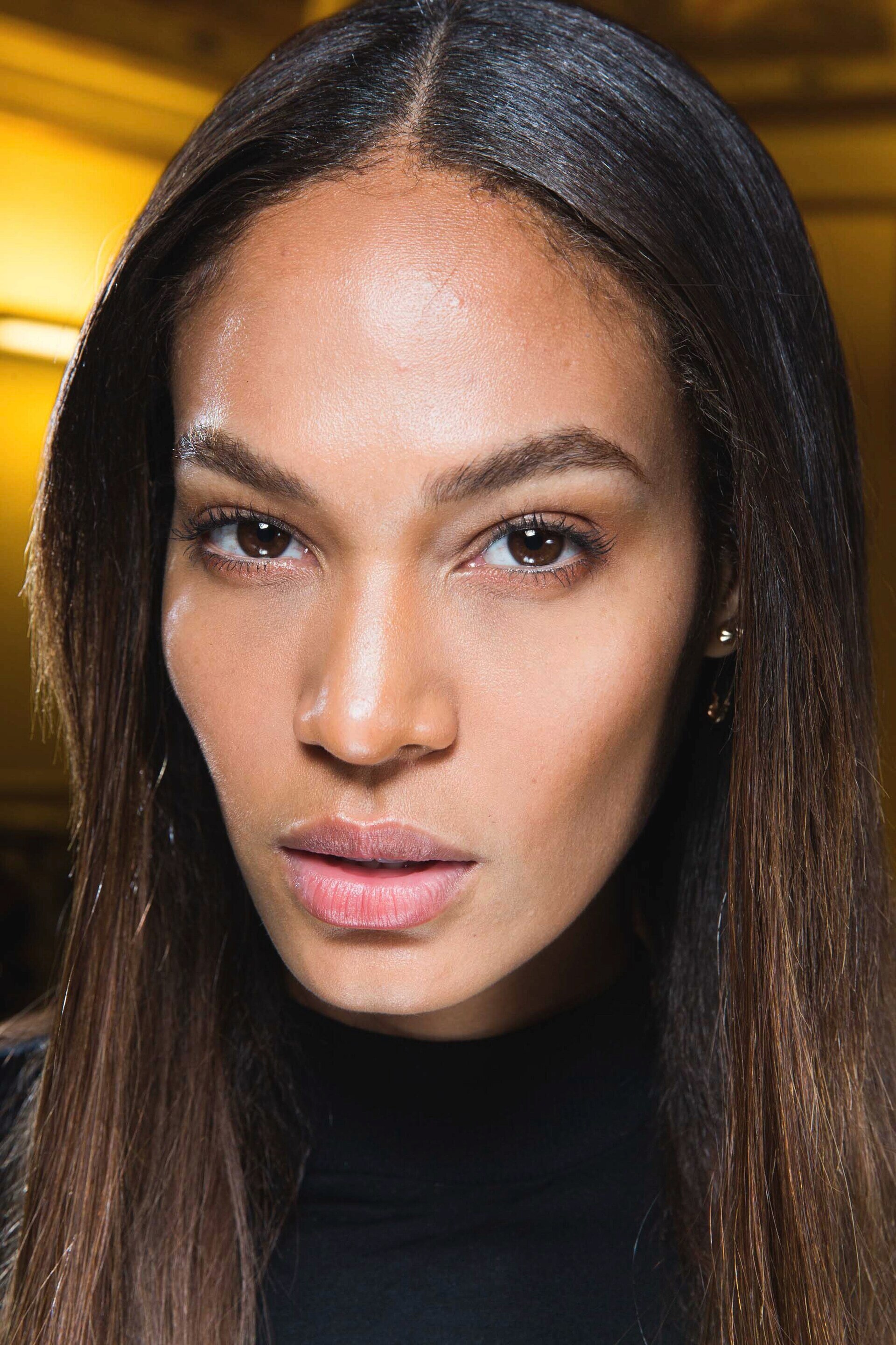 Warna ash brown cocok untuk undertone kulit yang dingin. (Foto: REX by Shutterstock)