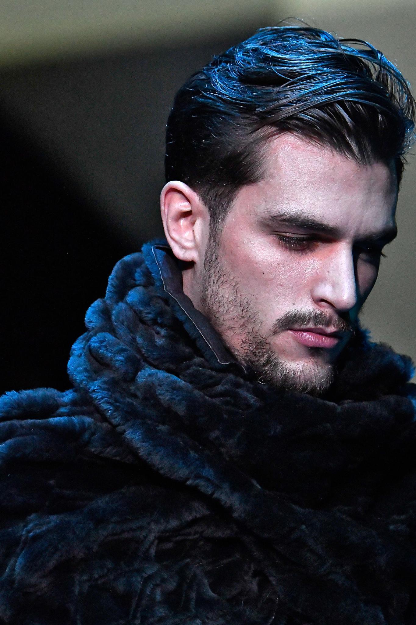 เทเปอร์เฟด (Taper fade) (Credit: indigitalimages.com)