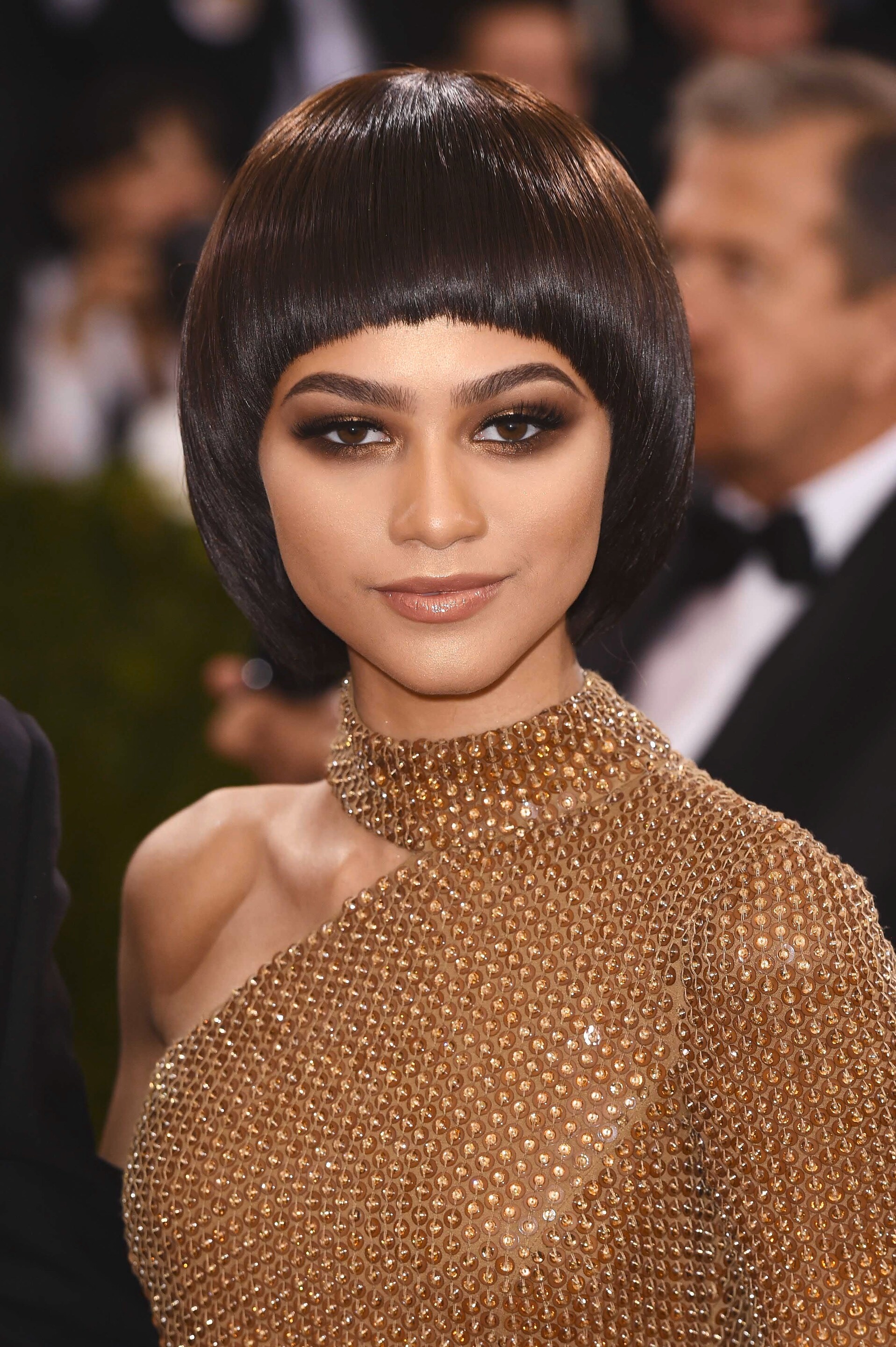 Padukan dengan gaya rambut edgy! (Foto: REX by Shutterstock)