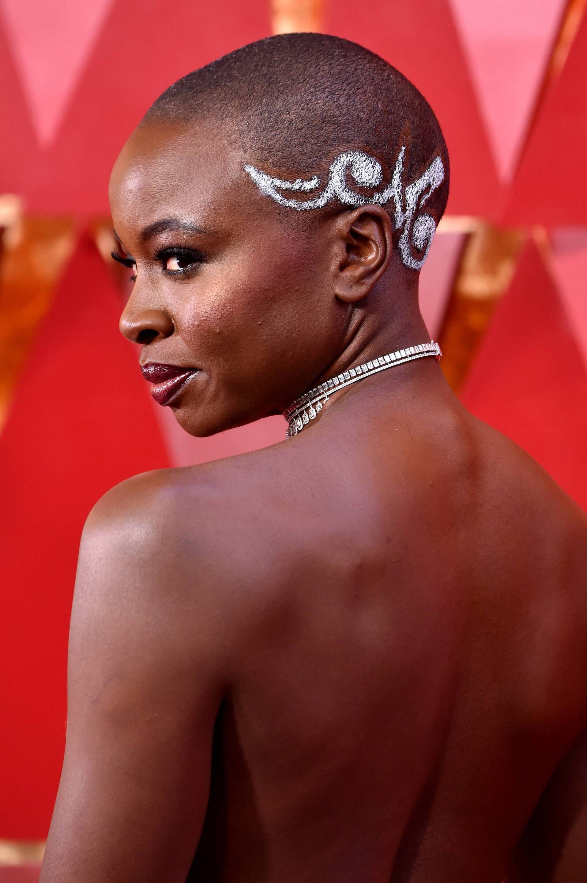 Gaya rambut buzz cut yang fierce dari pemeran film Black Panther. (Foto: REX by Shutterstock)