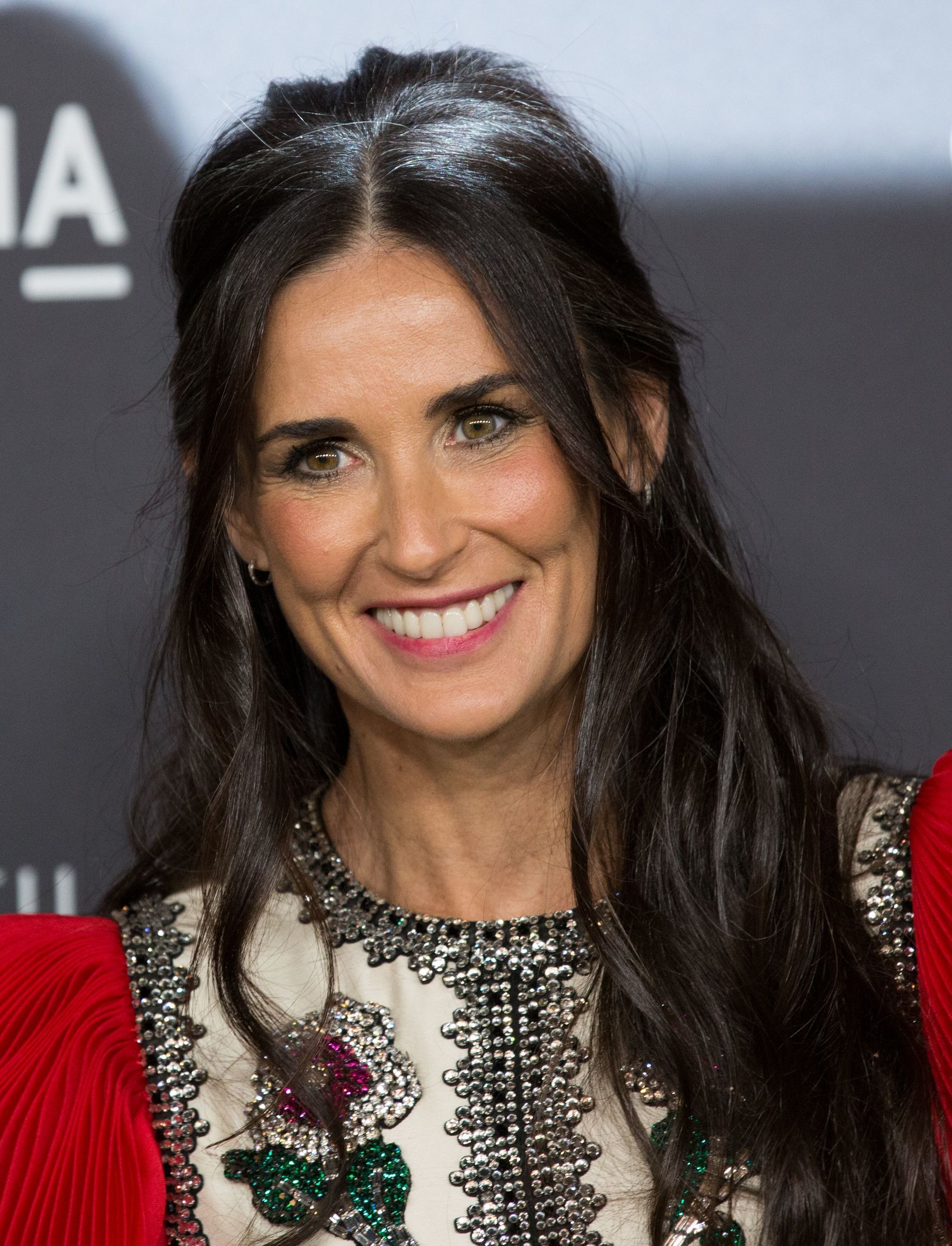 10 เทคนิค ทำผมลดอายุ กับ 43 ทรงผมผู้หญิงอายุ 50 ปี ดูสดใส อ่อนกว่าวัย