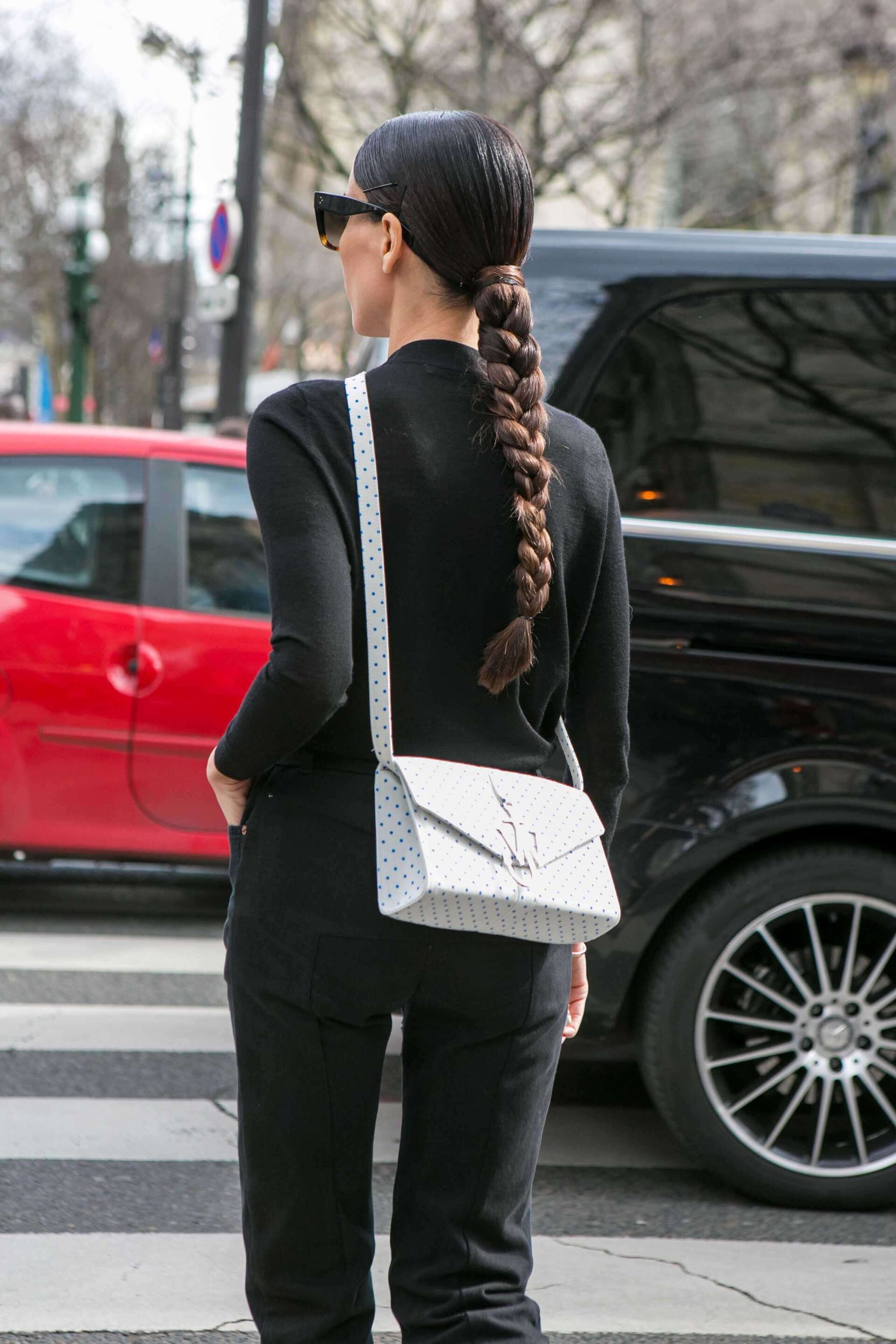 Ingin tampil keren a la Fashion Week? Coba model kepang cantik ini. (Foto: Indigitalimages.com)

