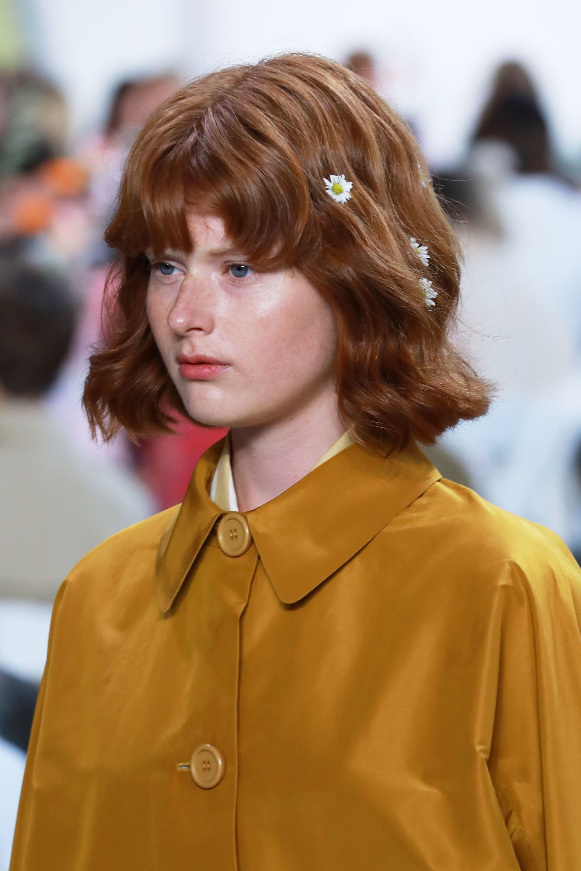 Kamu bisa menggunakan bunga asli, loh! (Foto: REX by Shutterstock)