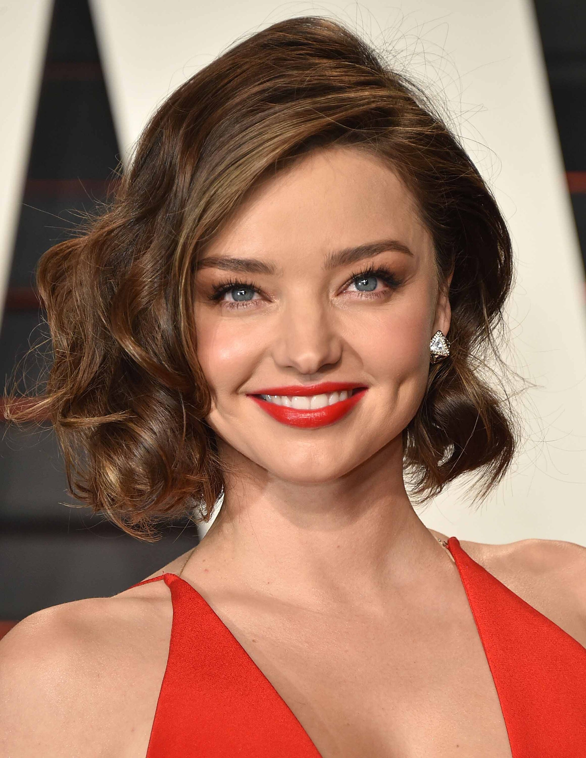 Punya rambut tipis? Coba textured bob ala Miranda Kerr untuk pamerkan leher jenjangmu. (Foto: Getty Images)