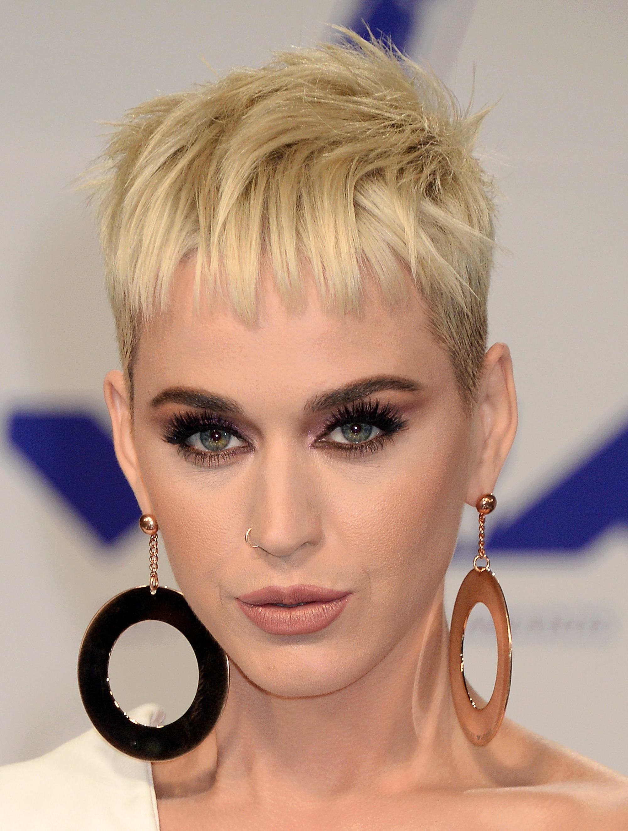 Gaya poni rambut dengan potongan choppy. (Foto: REX by Shutterstock)