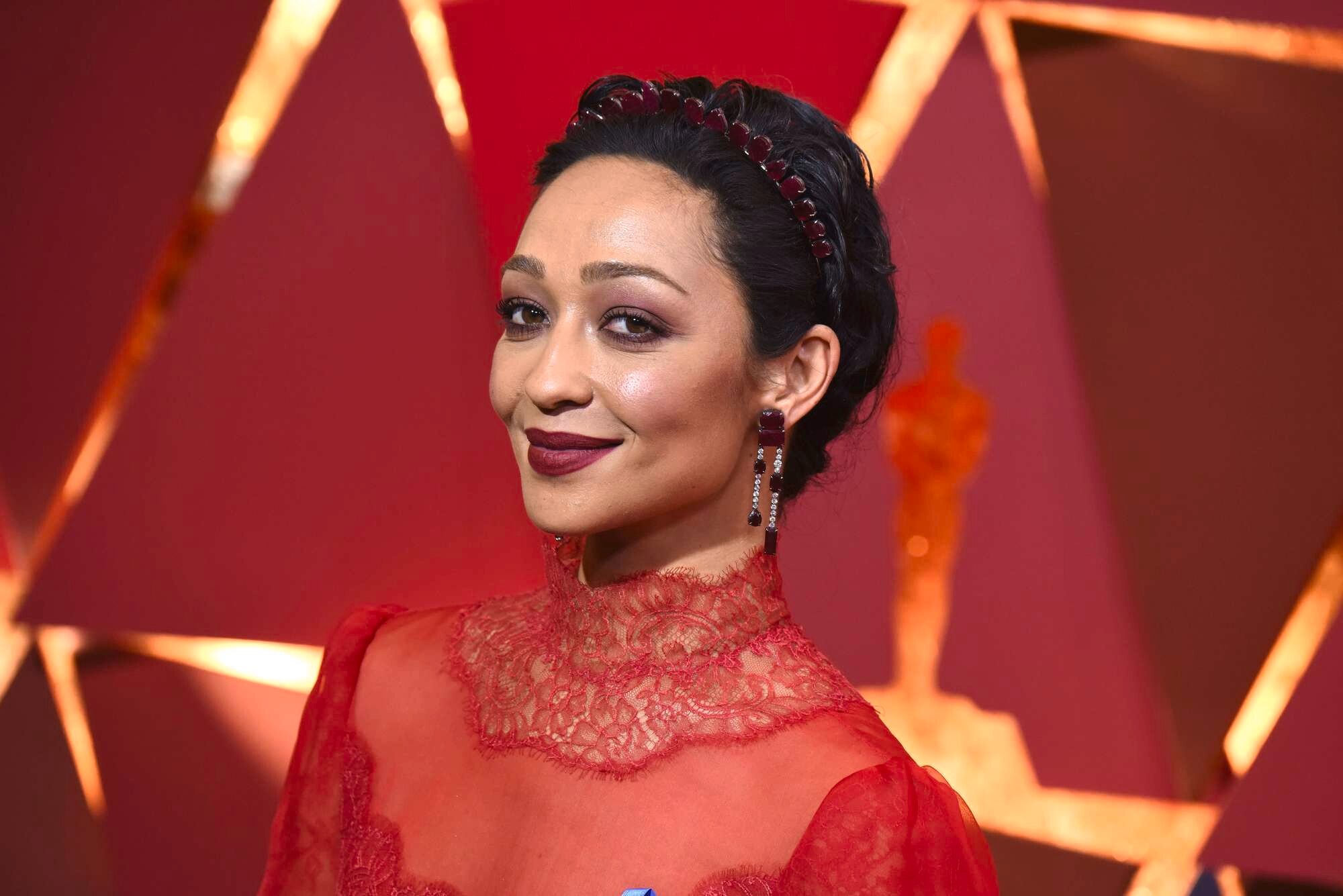 Tampil keren dengan aksesoris rambut. (Foto: REX by Shutterstock)