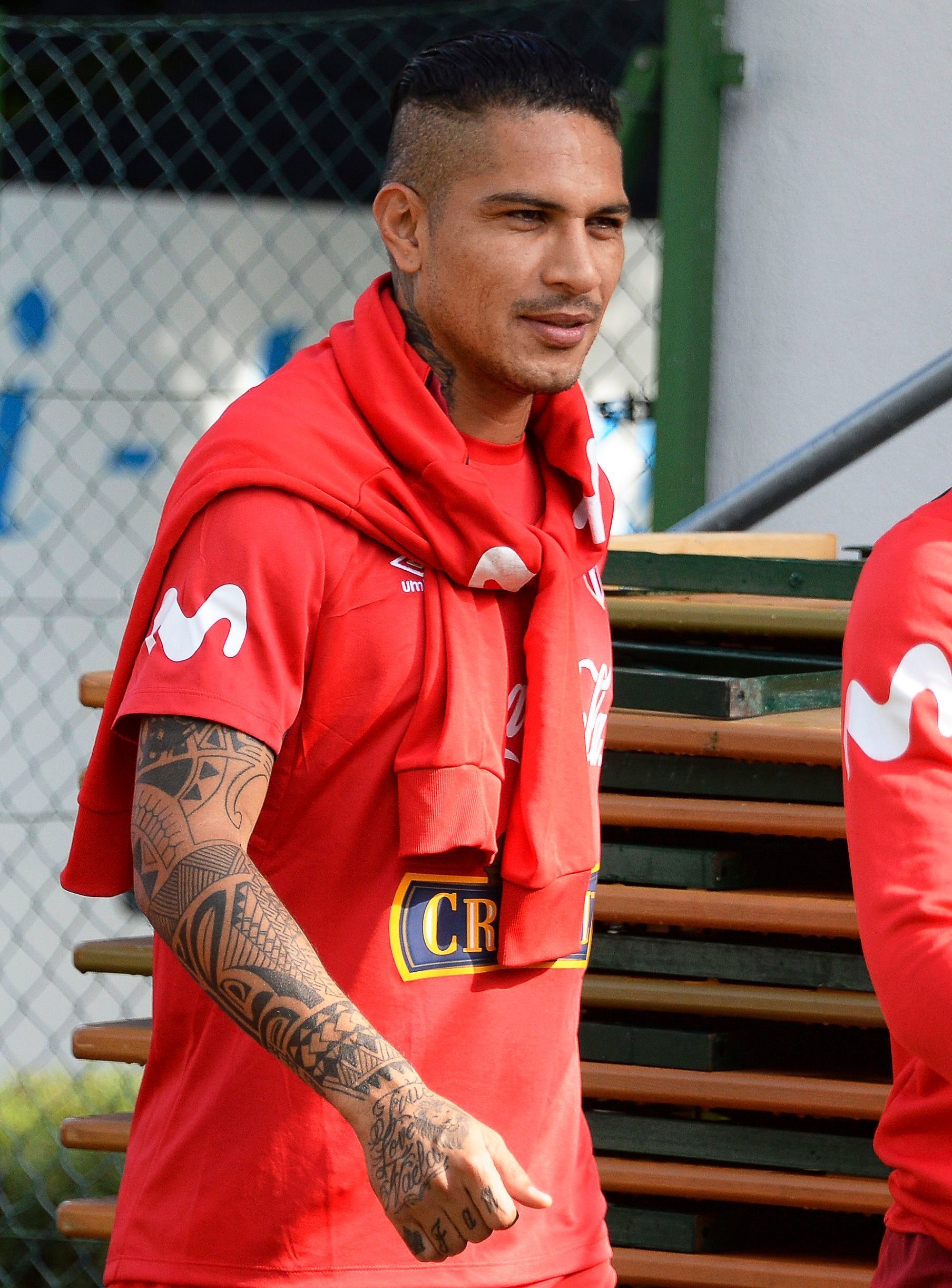 Beri gaya rambut comb over. (Foto: REX by Shutterstock)