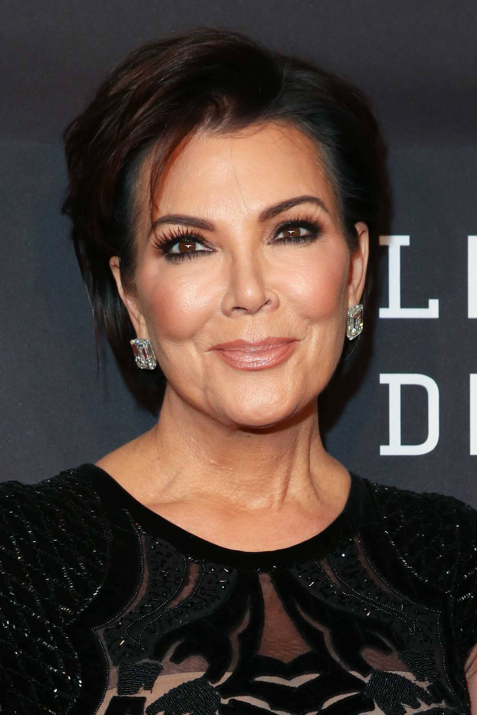 10 เทคนิค ทำผมลดอายุ กับ 43 ทรงผมผู้หญิงอายุ 50 ปี ดูสดใส อ่อนกว่าวัย