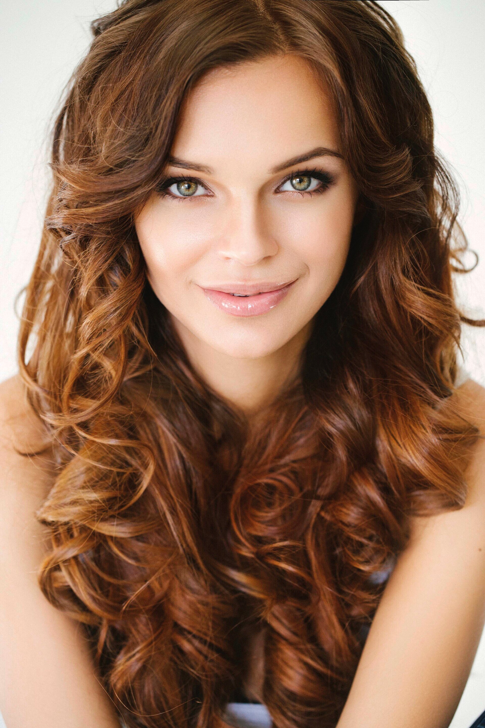 Untuk warna cokelat kemerahan yang lebih terang, berikan sentuhan warna keemasan. (Foto: Shutterstock)