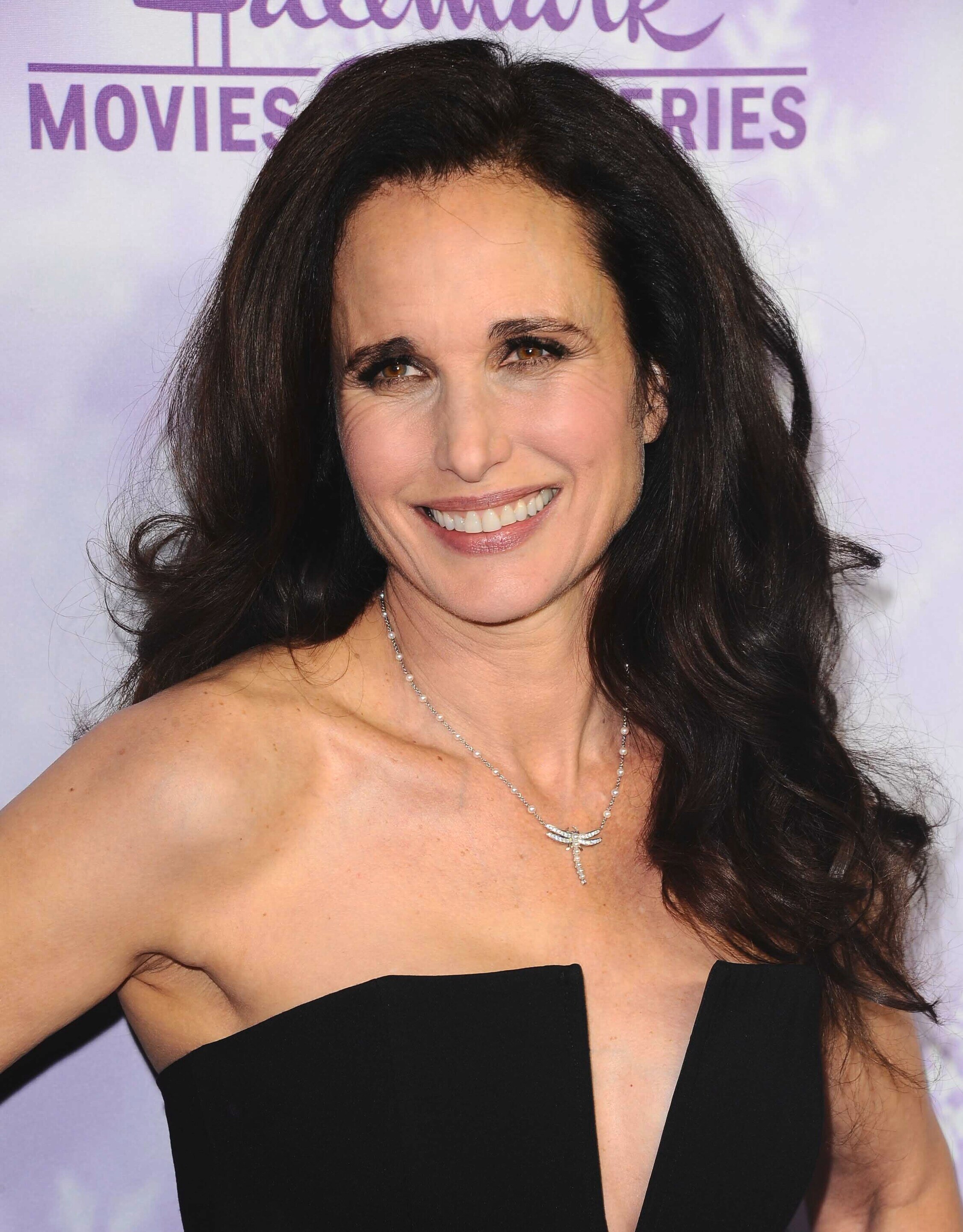 10 เทคนิค ทำผมลดอายุ กับ 43 ทรงผมผู้หญิงอายุ 50 ปี ดูสดใส อ่อนกว่าวัย