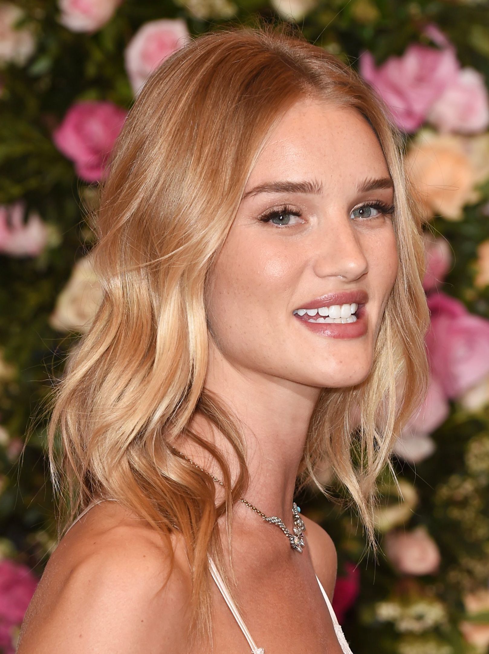 ไอเดียสีผมที่ทำให้หน้าสว่าง และวิธีการเลือกสีผมให้เหมาะกับสีผิว