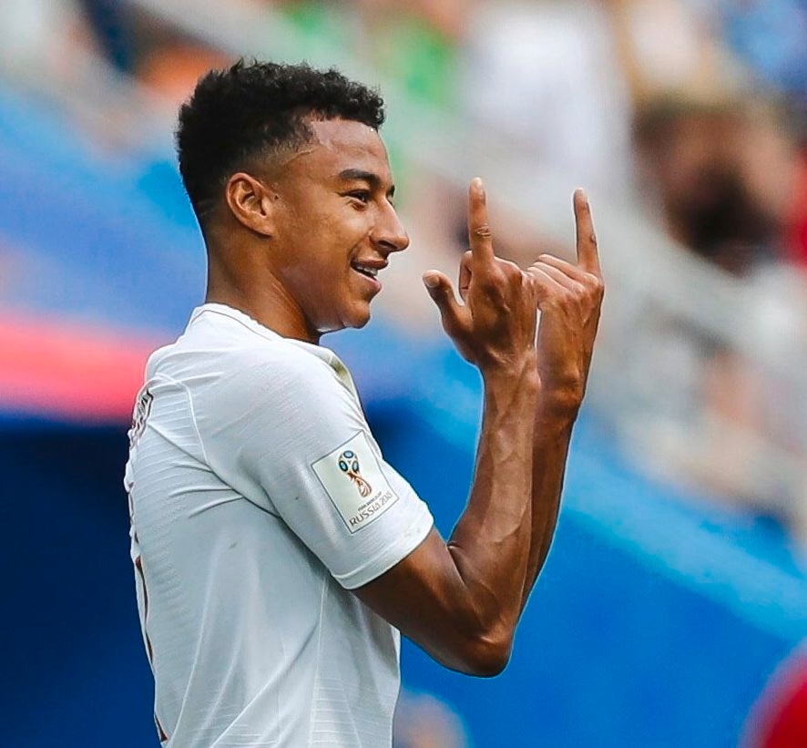 Gaya rambut bertekstur untuk rambut keriting. (Foto: REX by Shutterstock)