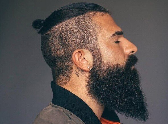 Fade haircut dan man bun