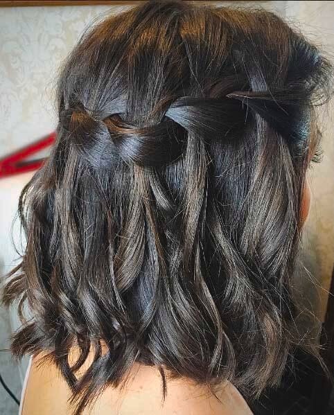 Waterfall braid untuk rambut bob. (Foto: iStock by Getty Images)