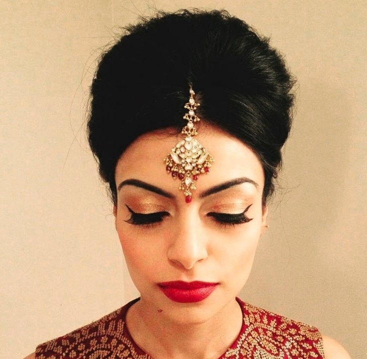 Asian hairstyles: Asian woman with dark brown hair with layers on runway.