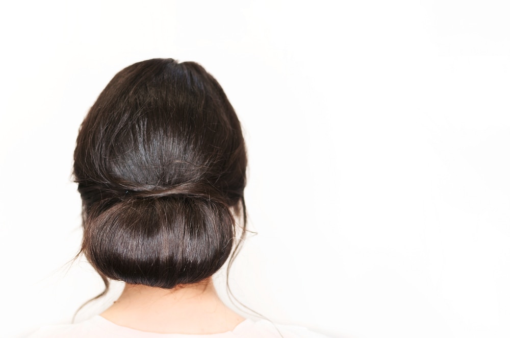 Cara menata rambut simple dan elegan untuk pemilik rambut panjang 