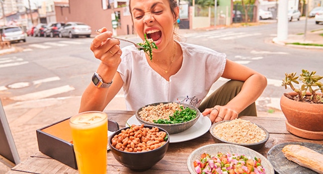 &quot;SER SAUDÁVEL É VIVER SÓ DE SALADINHA&quot;. CÊ TEM CERTEZA?