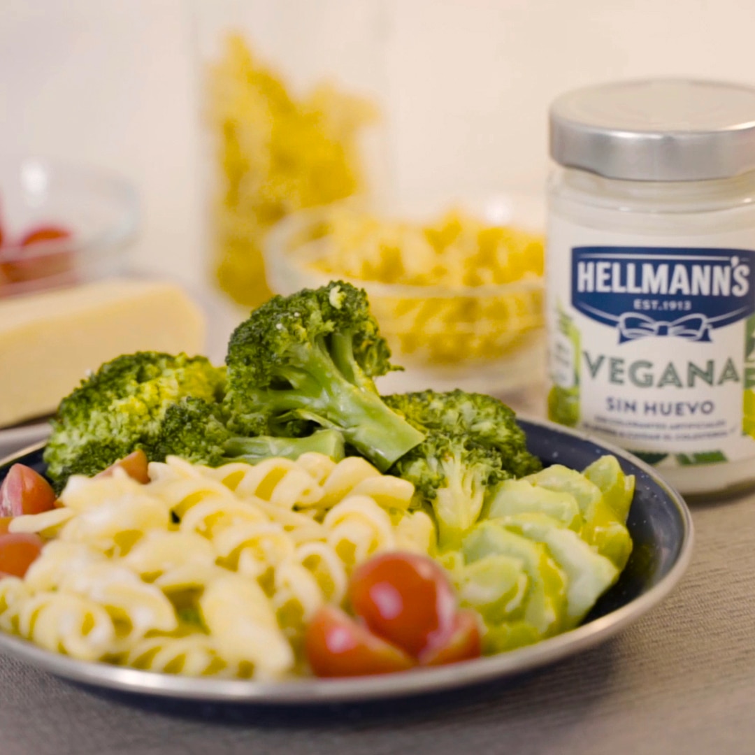 imagen pasta con brócoli y hellmanns vegana