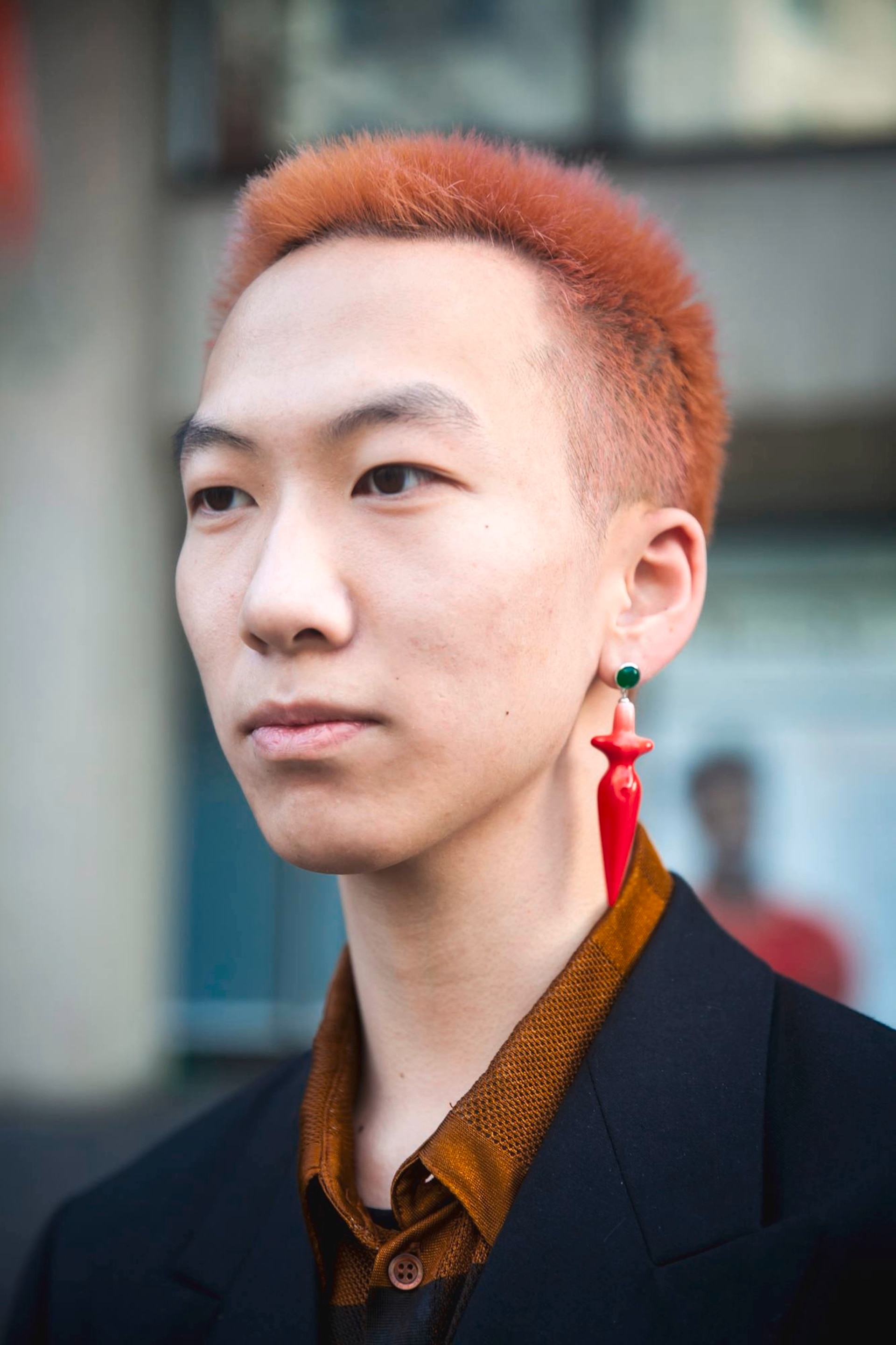 Berikan warna pink pada rambut buzz cut. (Foto: Shutterstock)