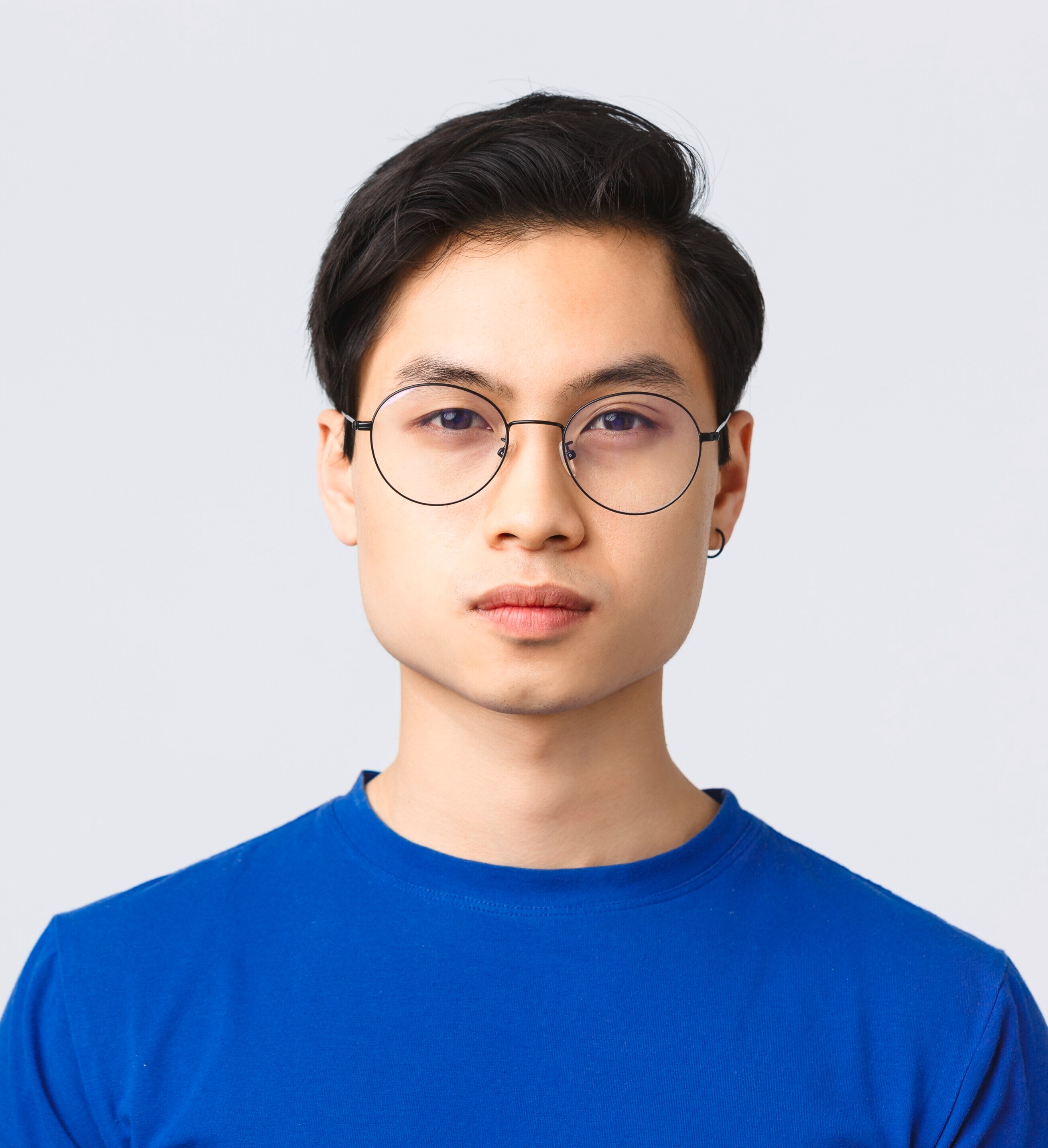 pria dengan model rambut side part hair