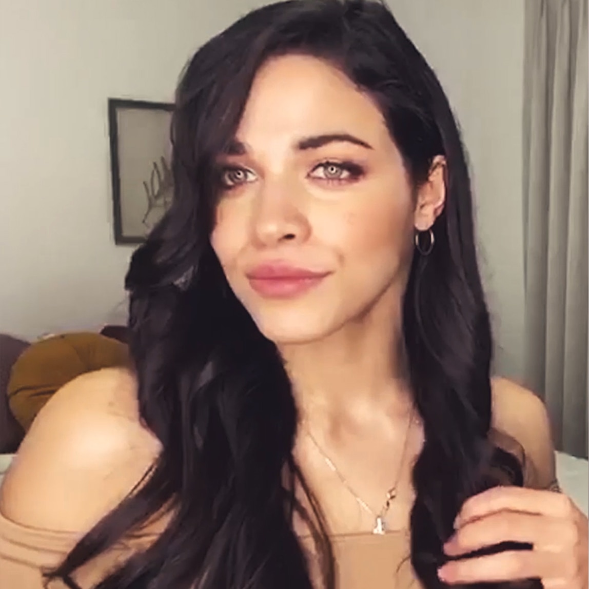 Medium length hairstyles for fine hair: Woman with brown medium length wavy hair on runway.