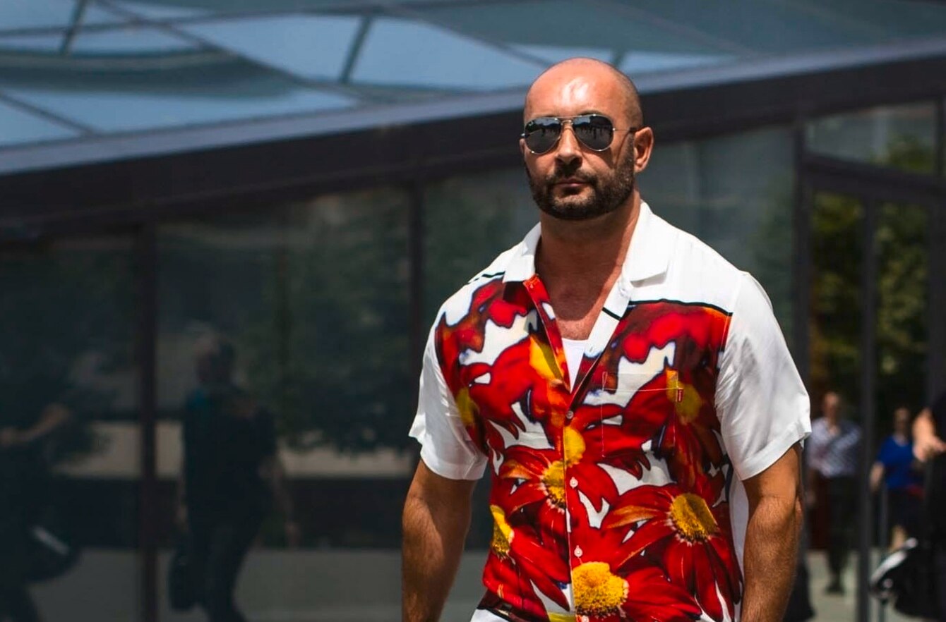 Dave bautista dengan rambut botak