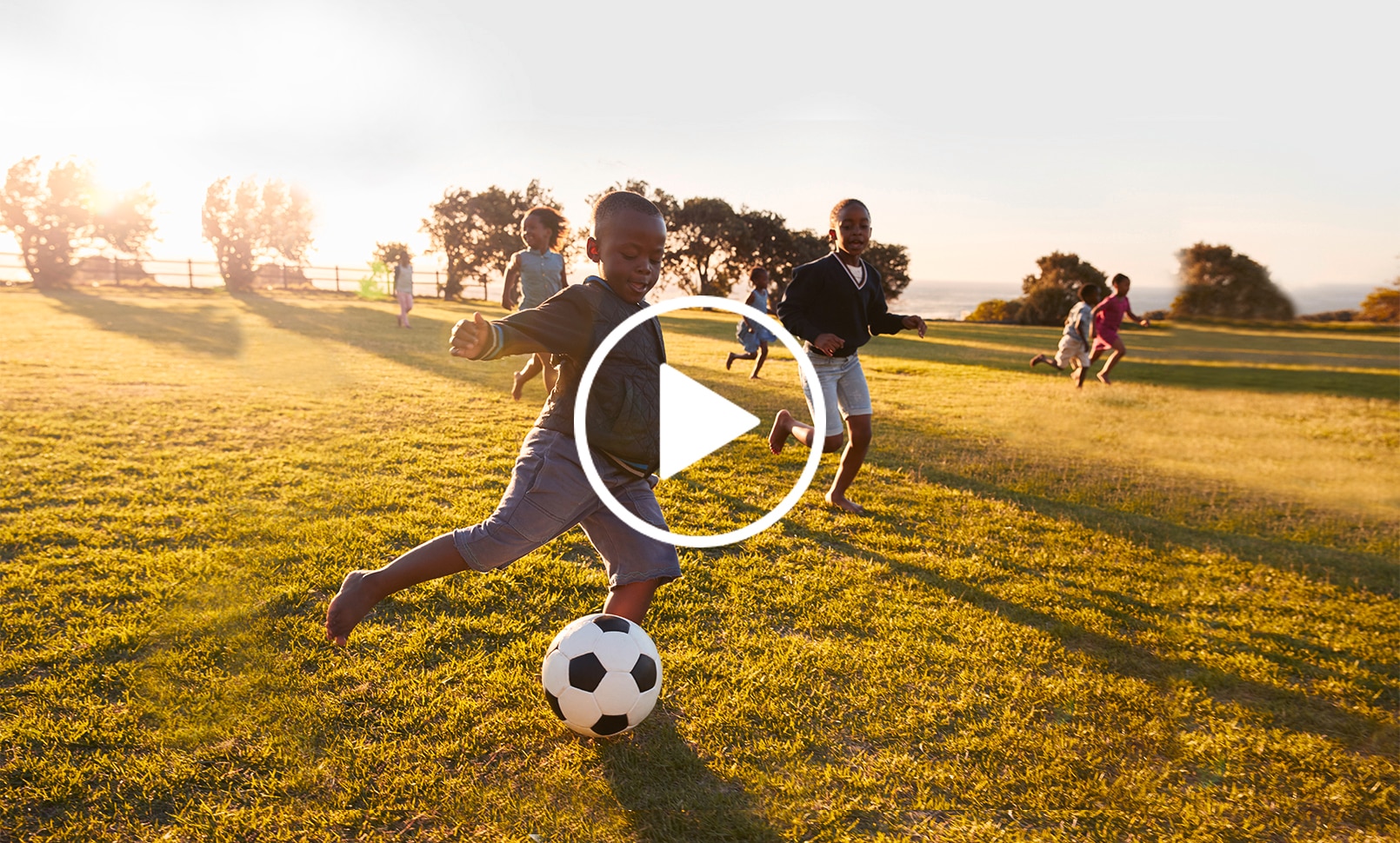 Brincadeiras em equipe desenvolvem a colaboração!