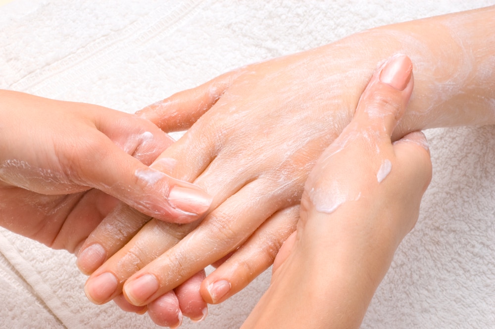 5 tips Merawat Kulit Tangan Mengelupas