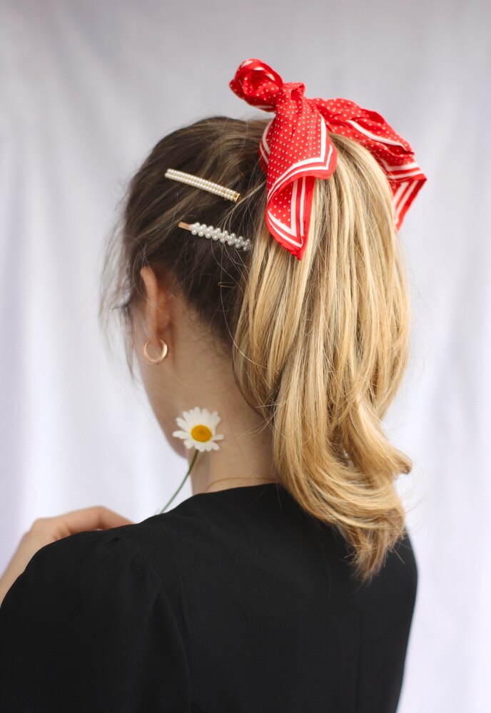 22 Gaya Scarf untuk Rambut dan Tutorialnya