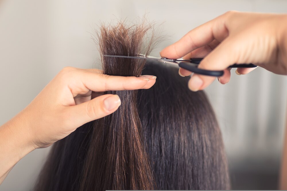 Mengenal Candle Cutting, Perawatan Rambut Ala Model Victoria Secret