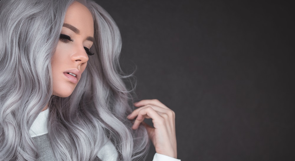 Tren Warna Rambut Abu-Abu