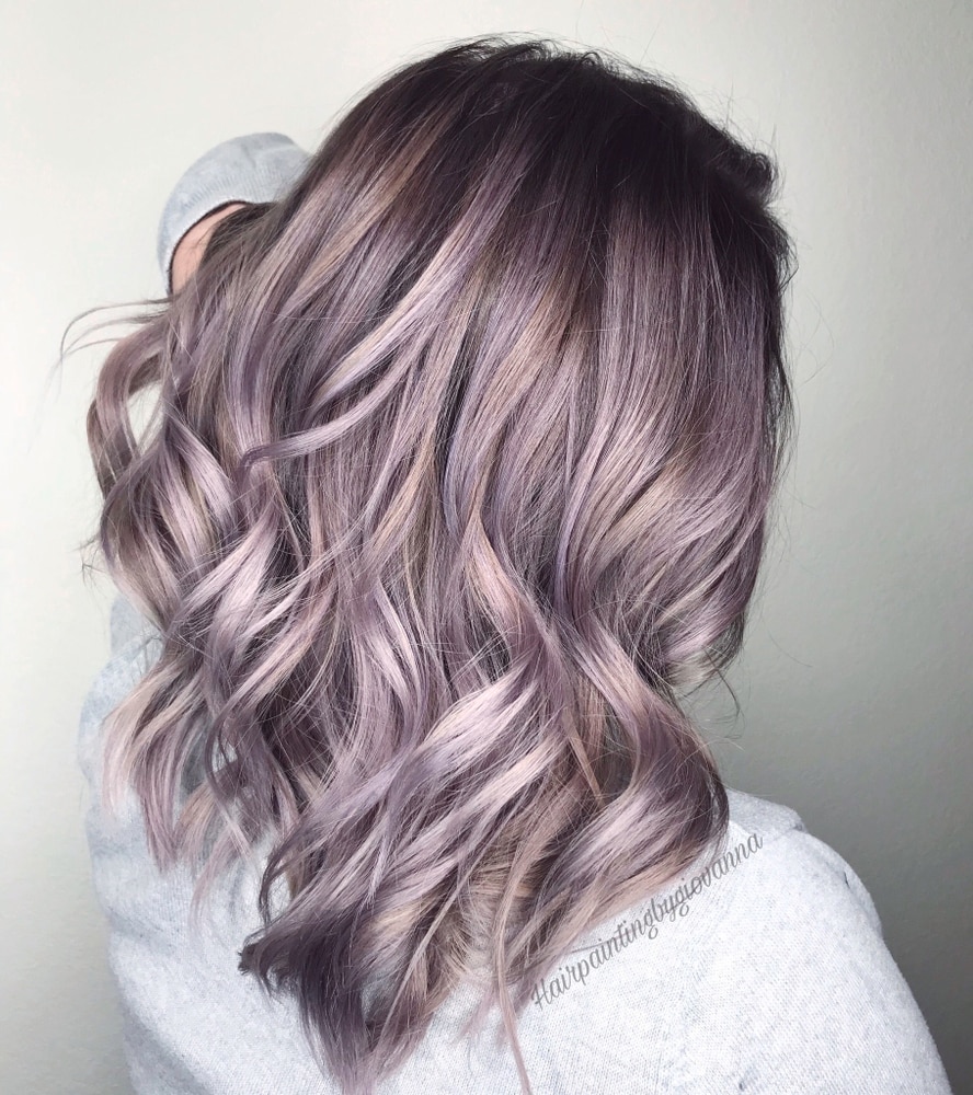Tren Warna Rambut Abu-Abu