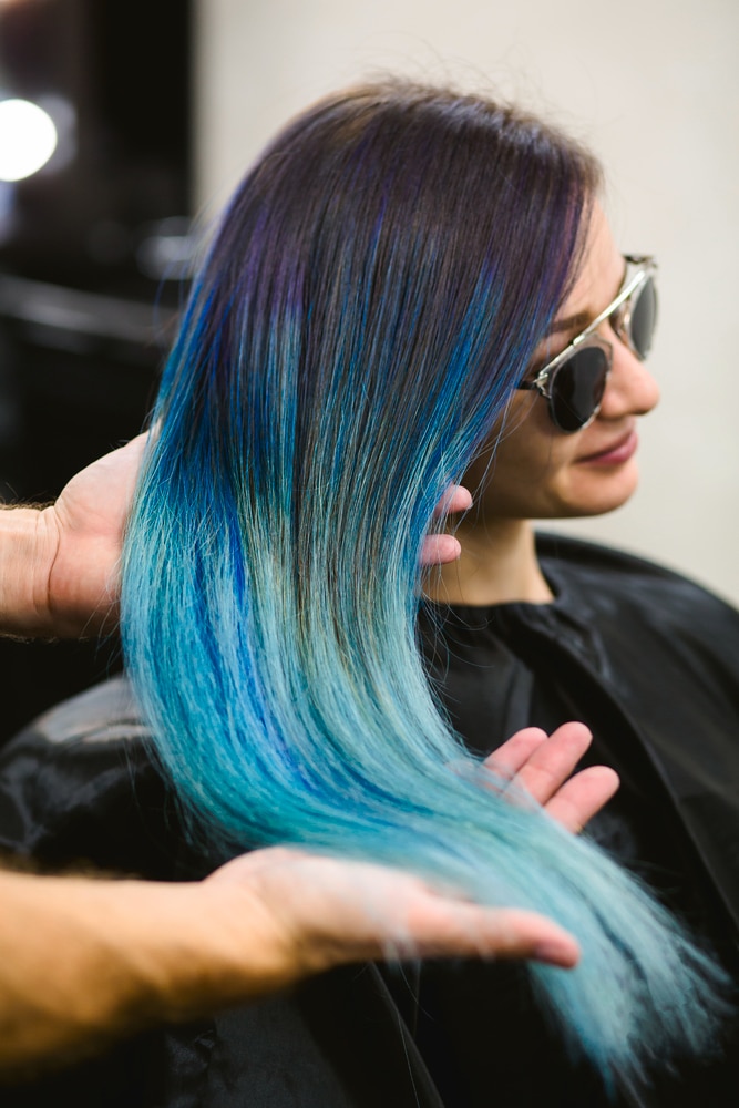 Tren Warna Rambut Abu-Abu