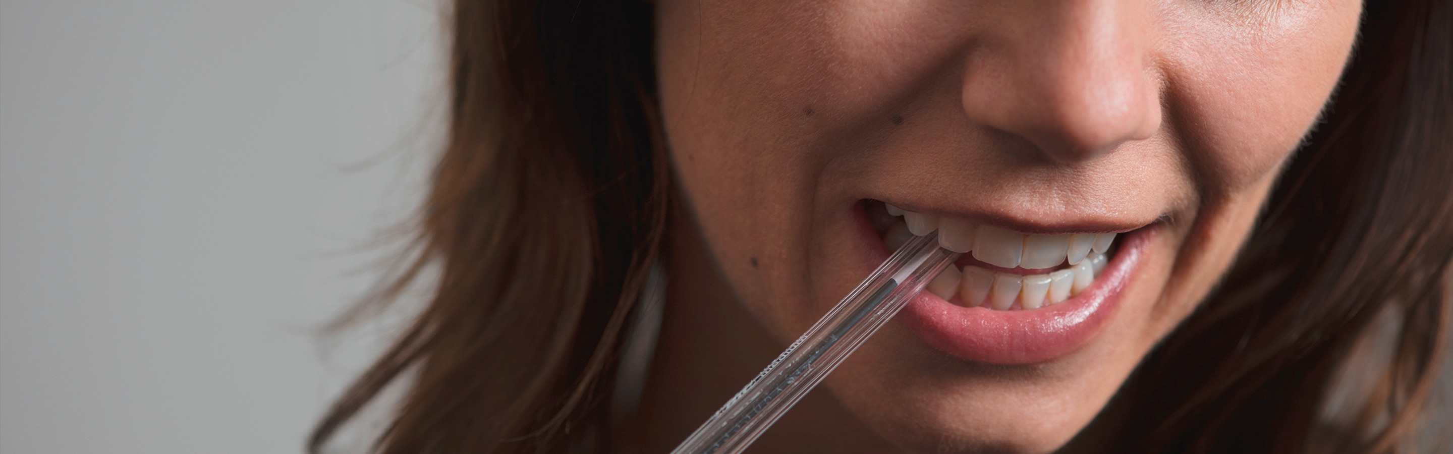 Come prendersi cura di un dente scheggiato | Mentadent