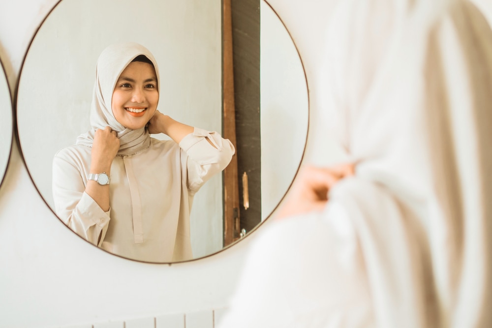 9 Penyebab Rambut Bau Apek Saat Kenakan Hijab