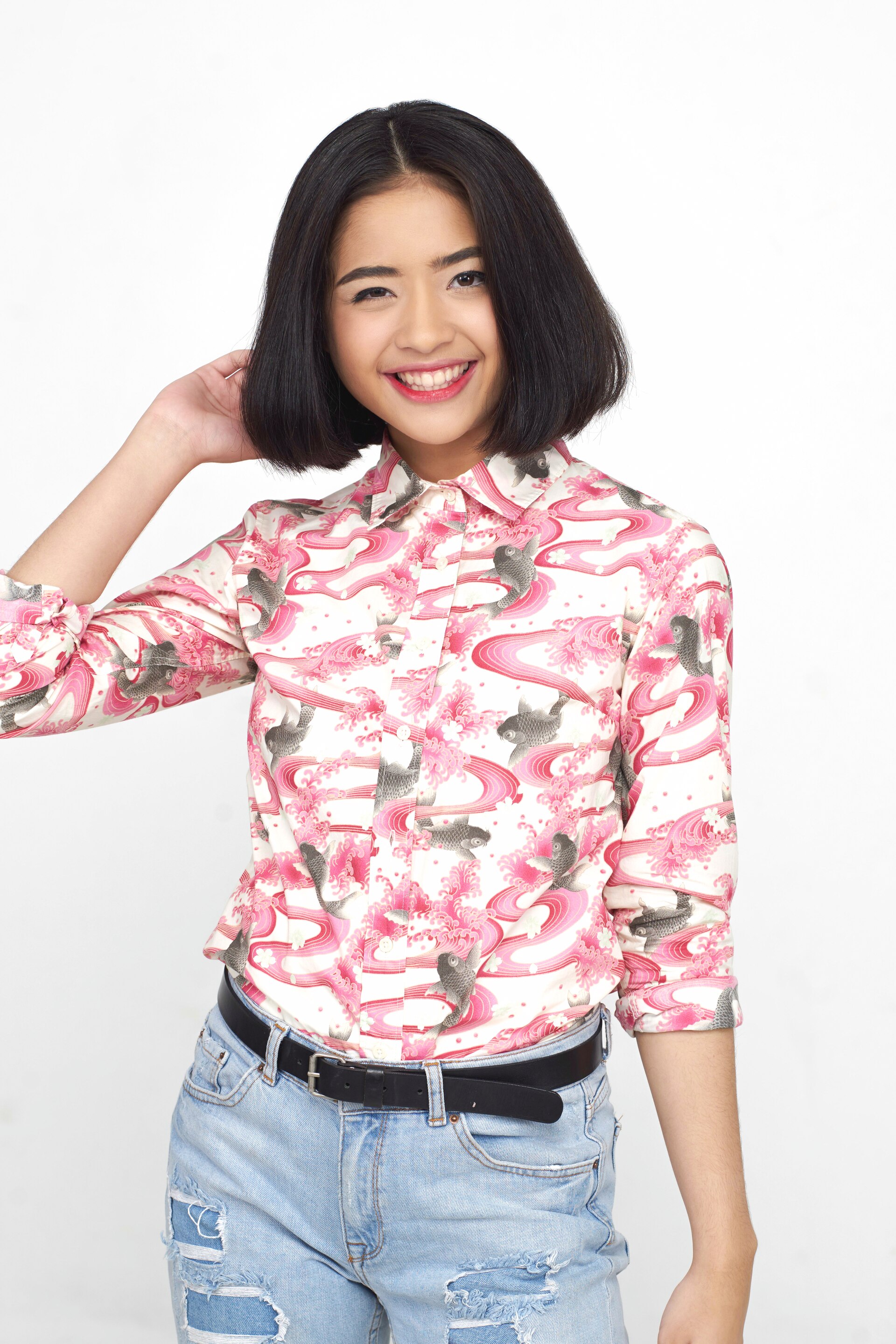 Wanita Asia dengan gaya rambut bob ala korea