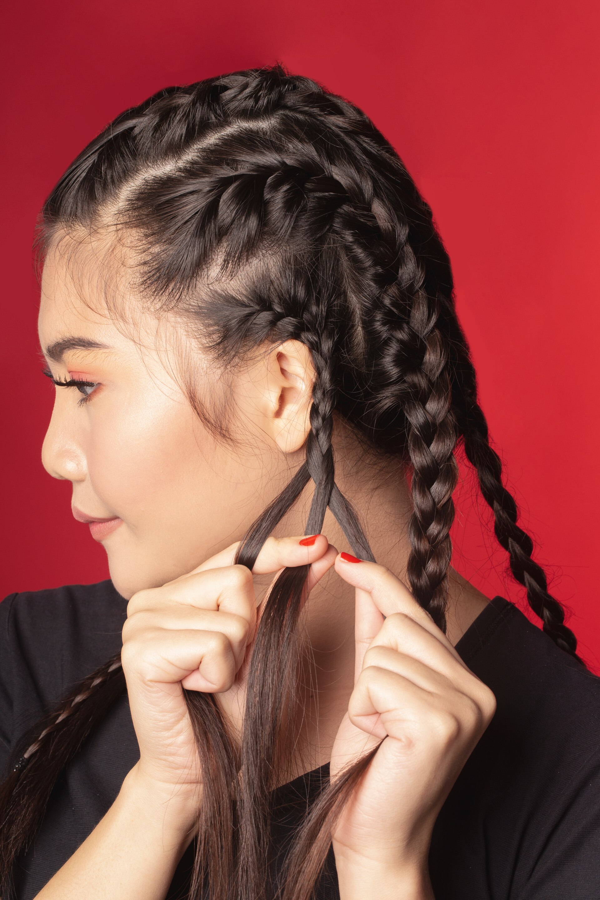 mencoba gaya rambut keren dengan kulit kepala segar