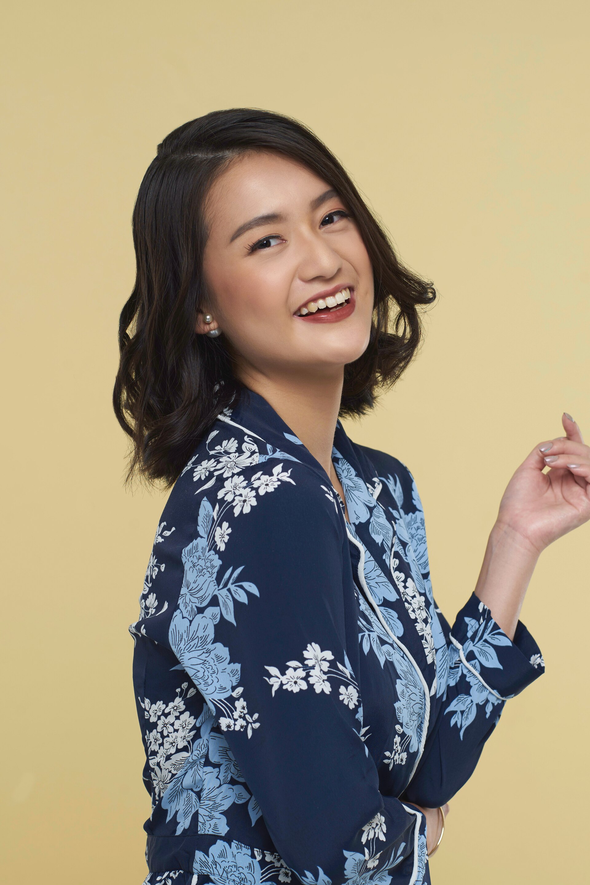 Wanita Indonesia dengan gaya rambut choppy bob.