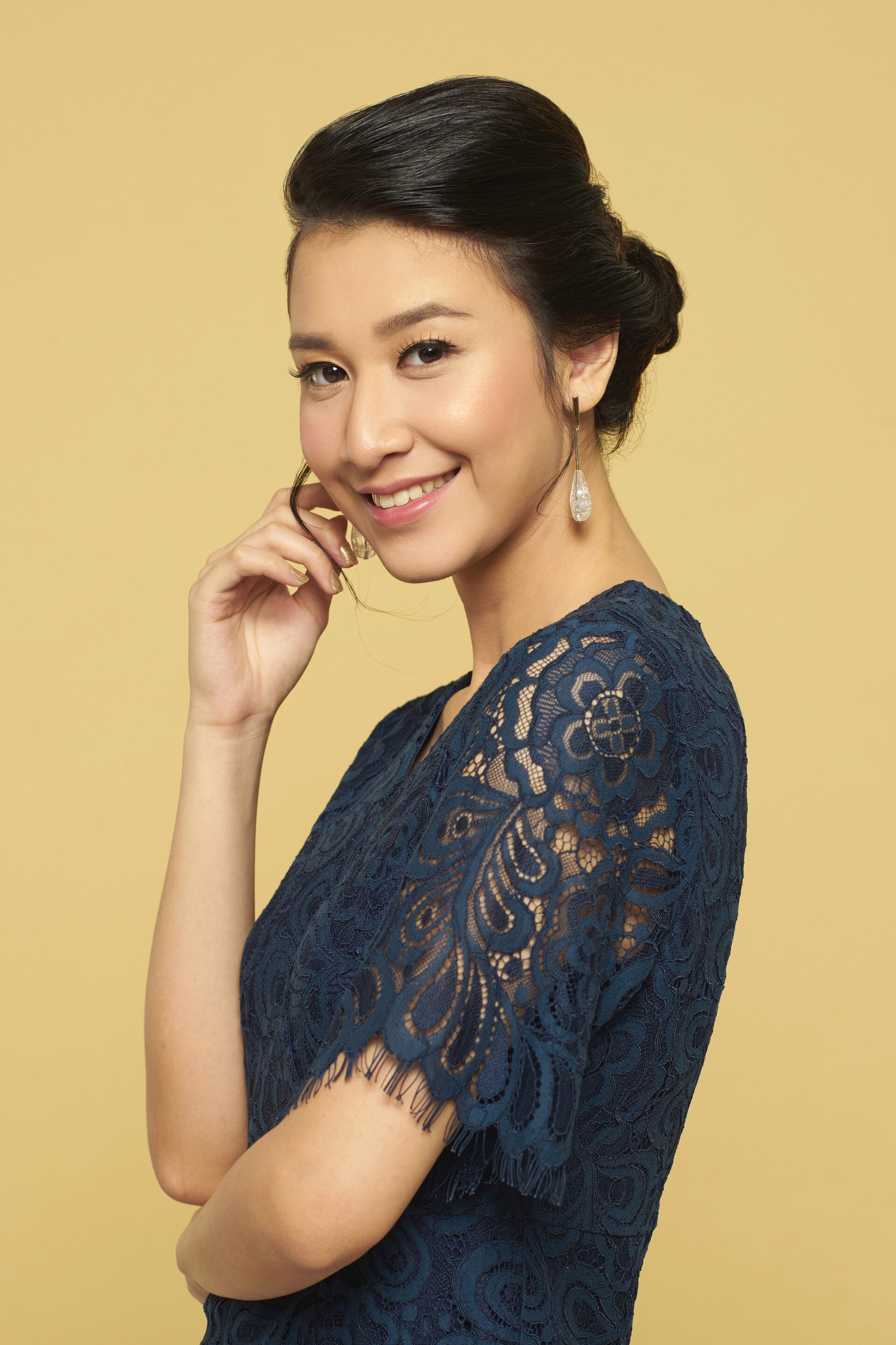 menata-model-rambut-bleaching-dengan-cepol