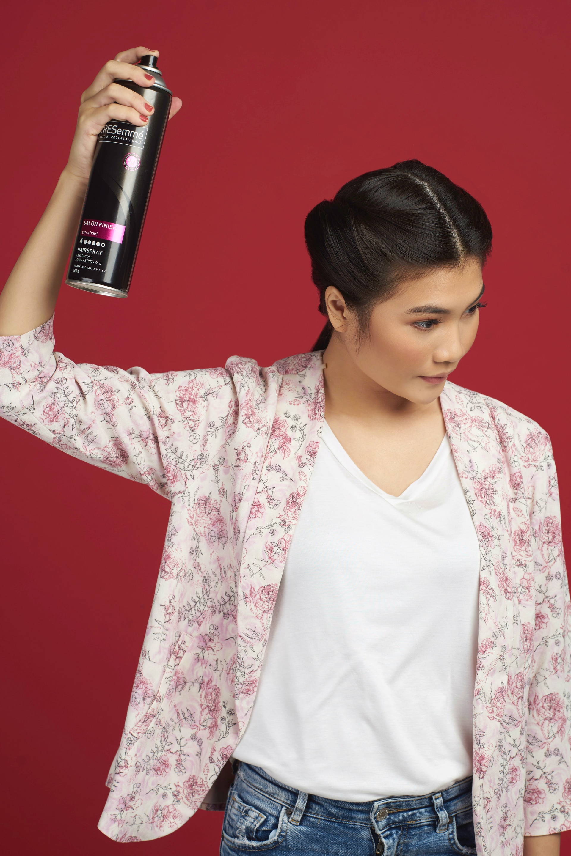 Wanita asia dengan model rambut double french twist ponytail - double french twist ponytail