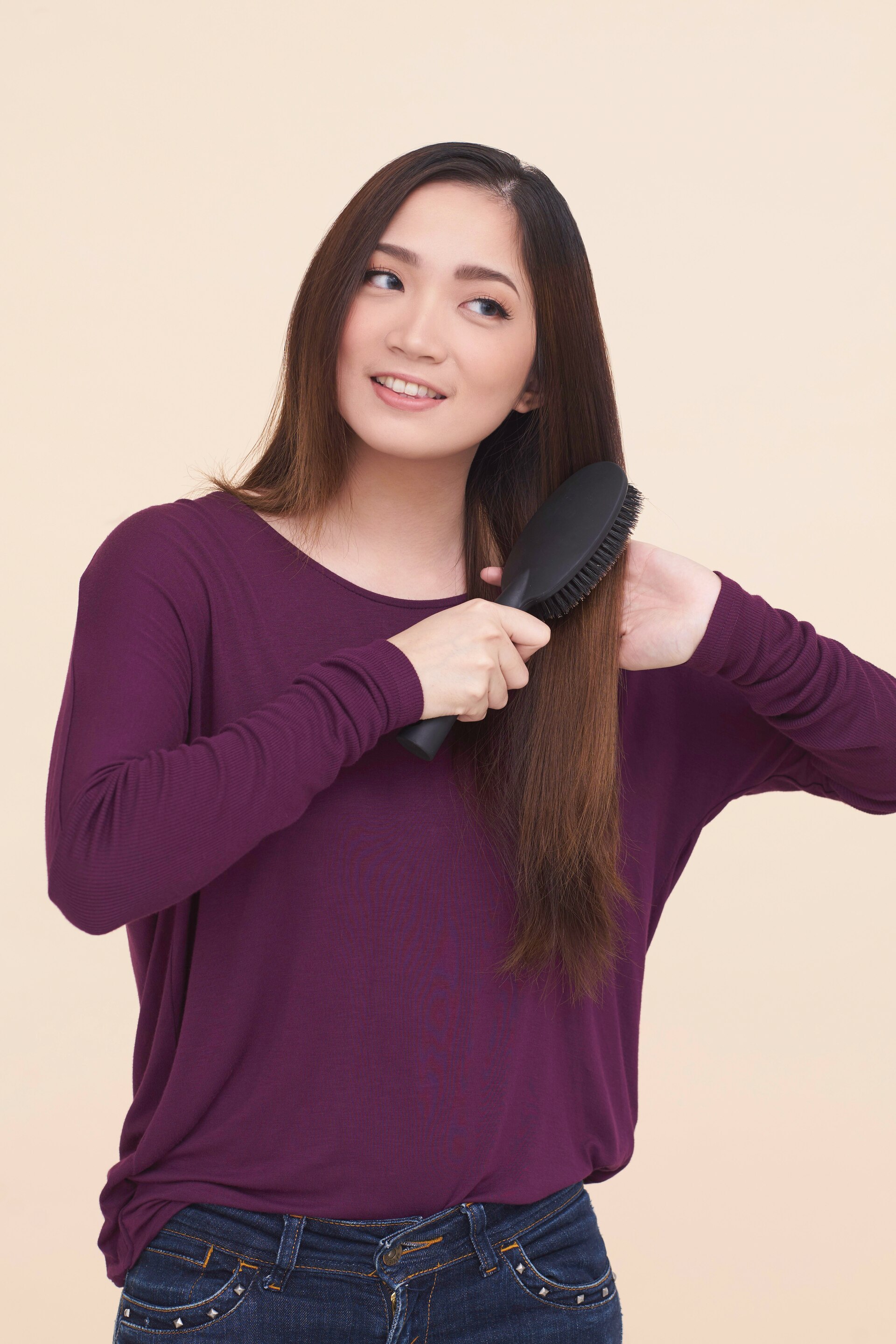 braided-twist-updo-step-1-menyisir-rambut