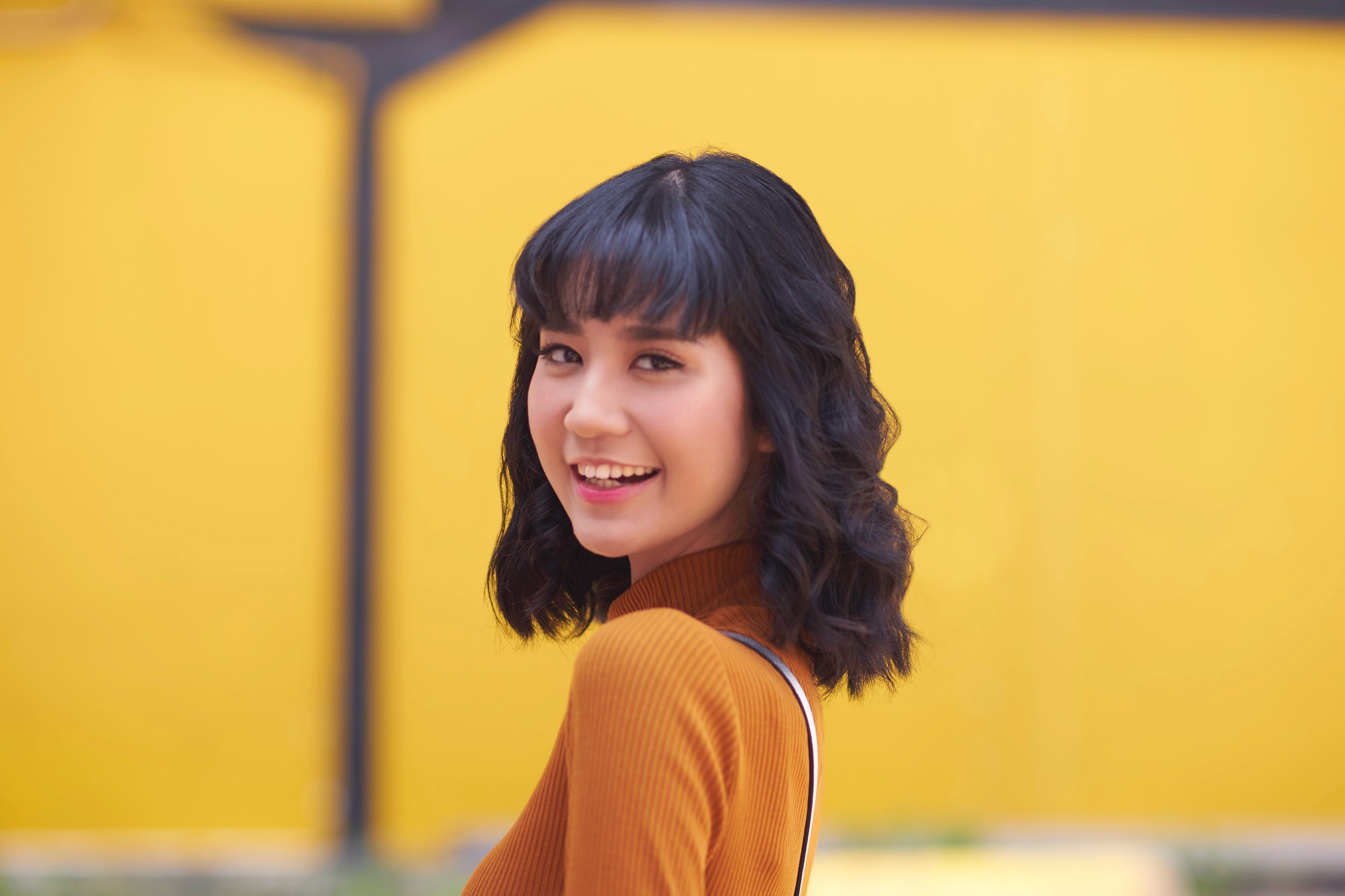 How to Confidently Rock Short Hair with Bangs

