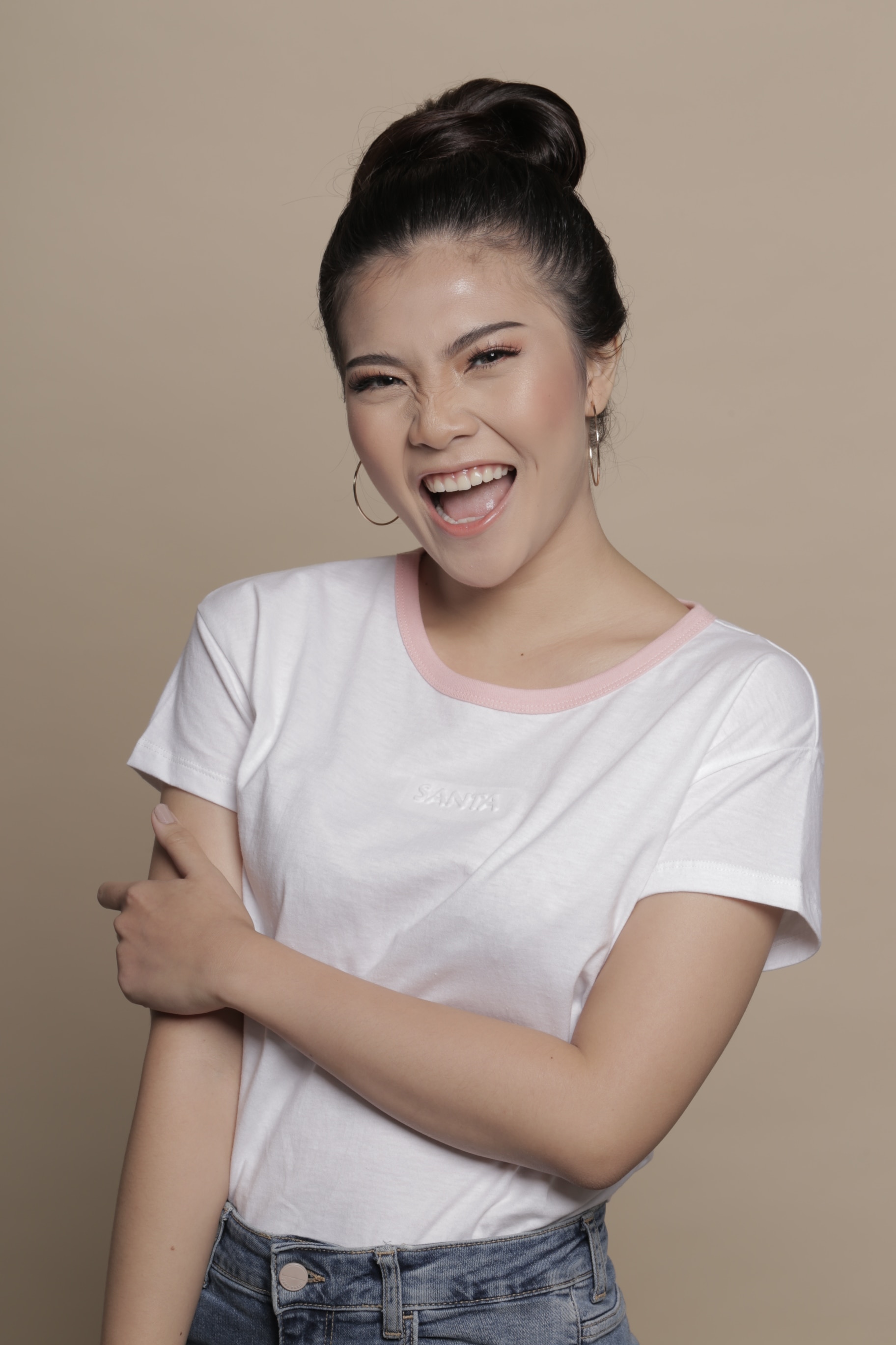 Model rambut messy fan bun