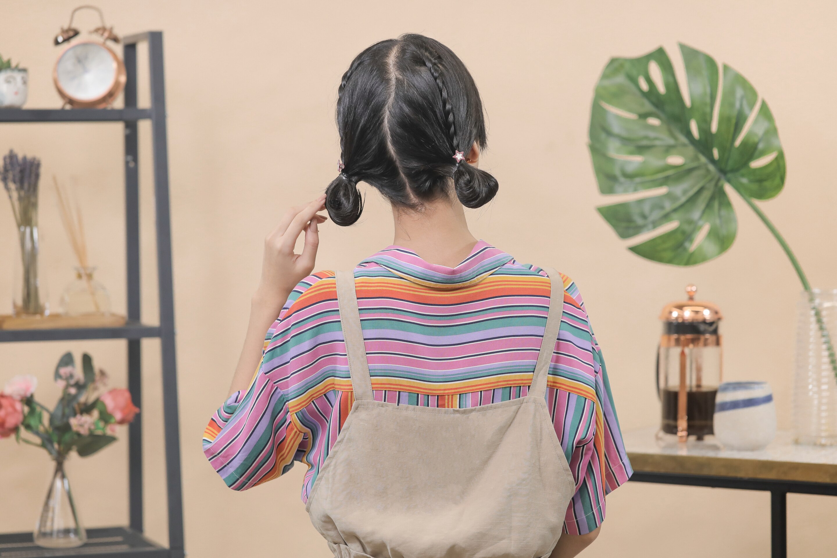 Rambut pendek juga wajib untuk ditata di musim hujan. (Foto: Natasha Estelle)