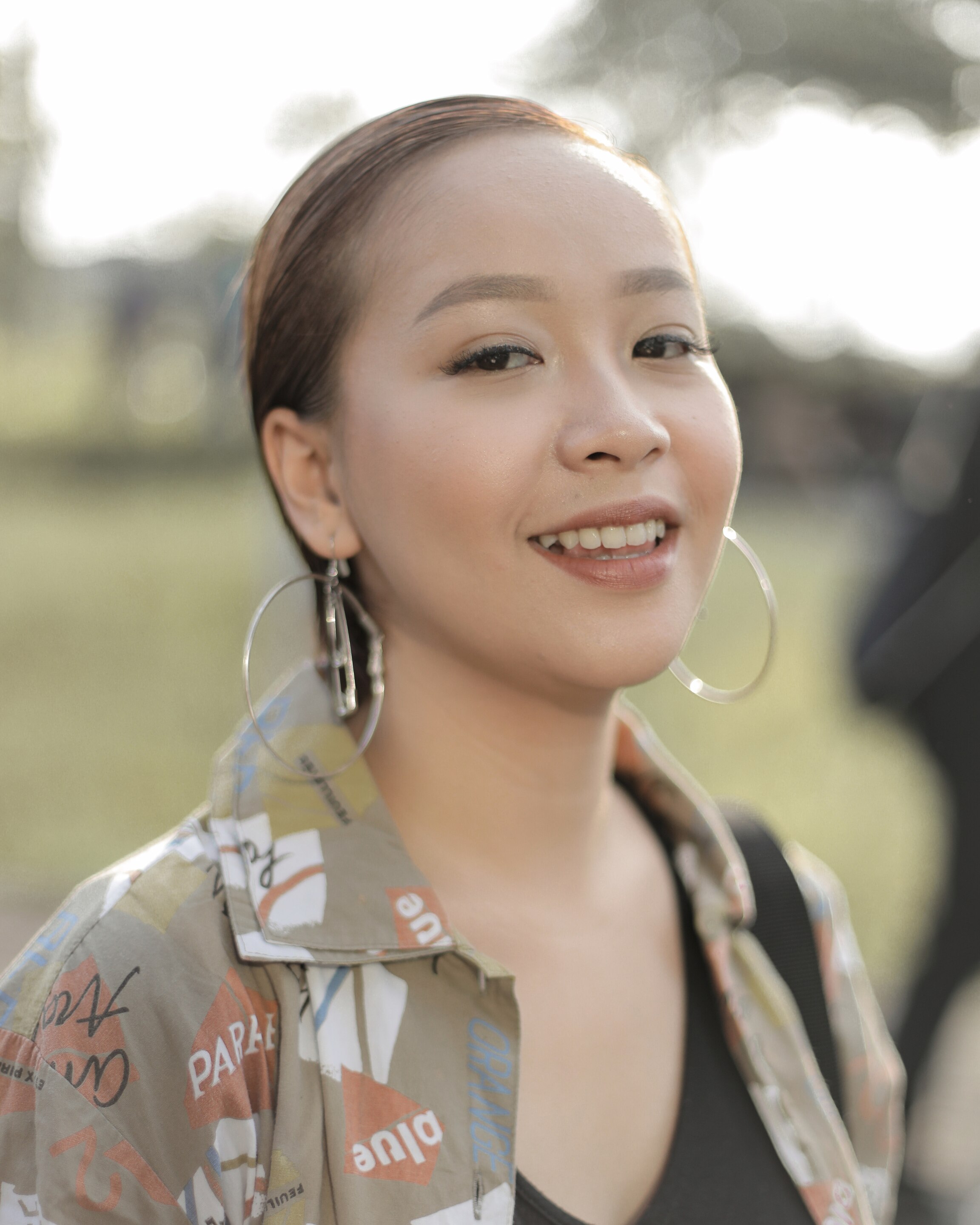 Penataan wet look akan membuat rambutmu pixie pendekmu semakin keren. (Foto: Natasha Estelle)