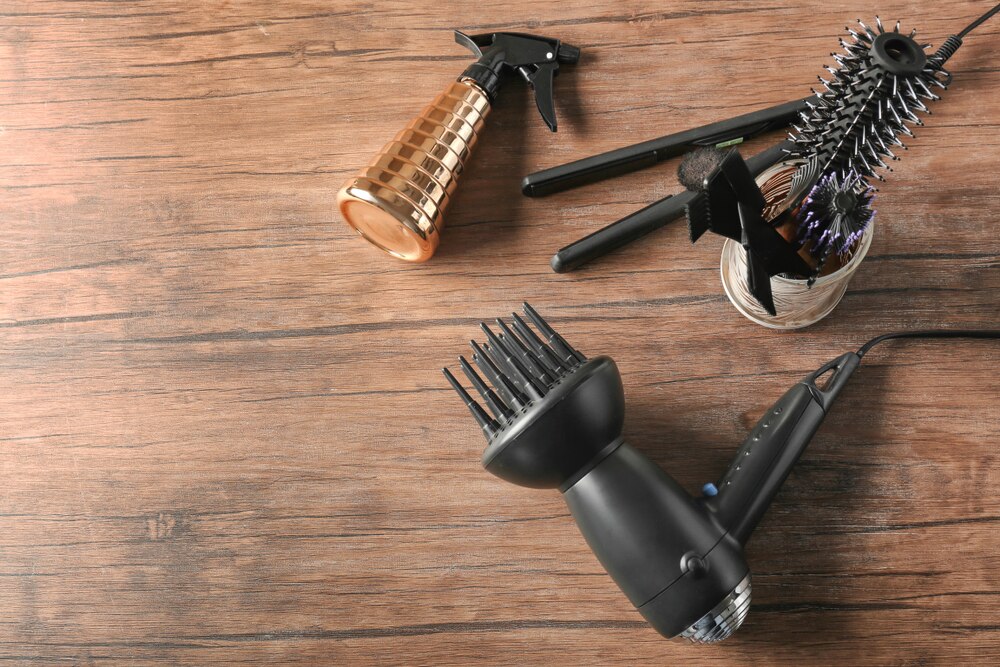12 Cara Merawat Rambut Rusak Akibat Sering Dicatok dan Hairdryer